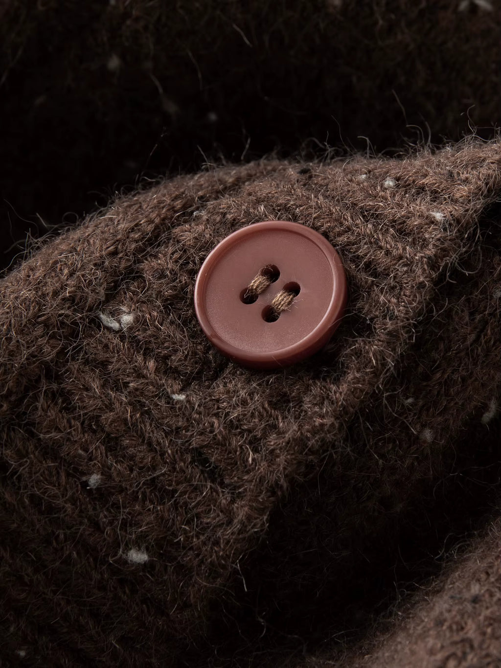 Plus-Size Women's Colorful Dot V-Neck Knit Sweater Vest Versatile Slimming Winter Layering Top 2025 New Arrival Vests