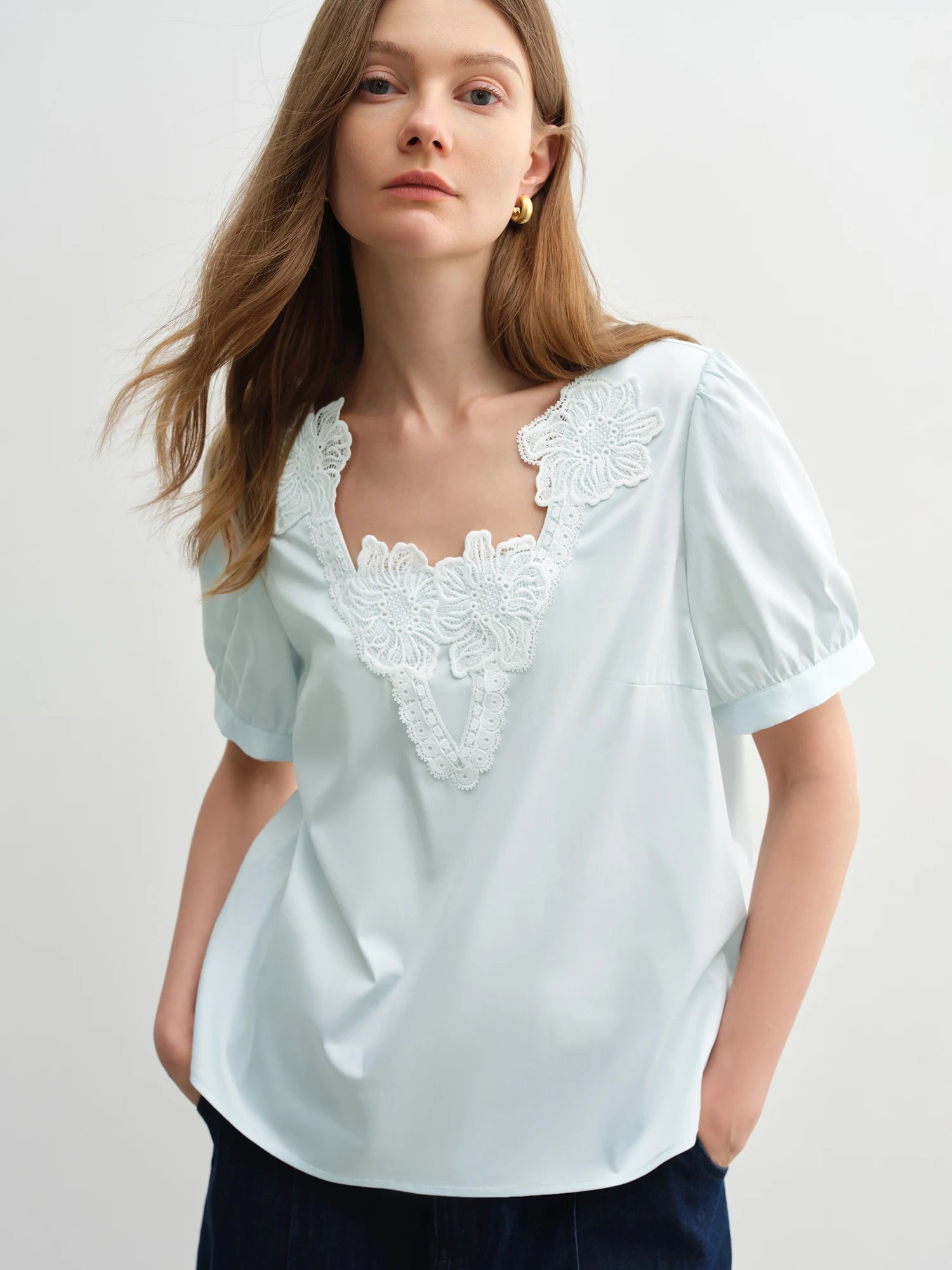 DUSHU Plus Size Women's Exquisite Lace Short-sleeved Blouse 2025 Summer New Embroidery Lace V-neck Slim Top
