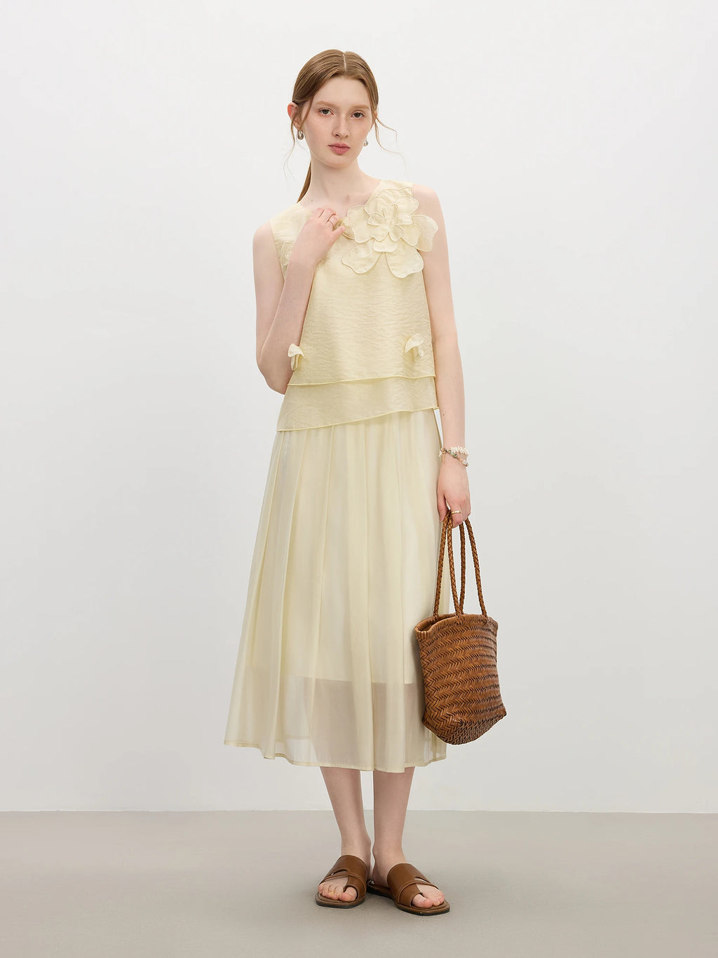 FSLE Elegant Design Three-dimensional Flower Sleeveless Top Women's skirt suit summer 2025 new style