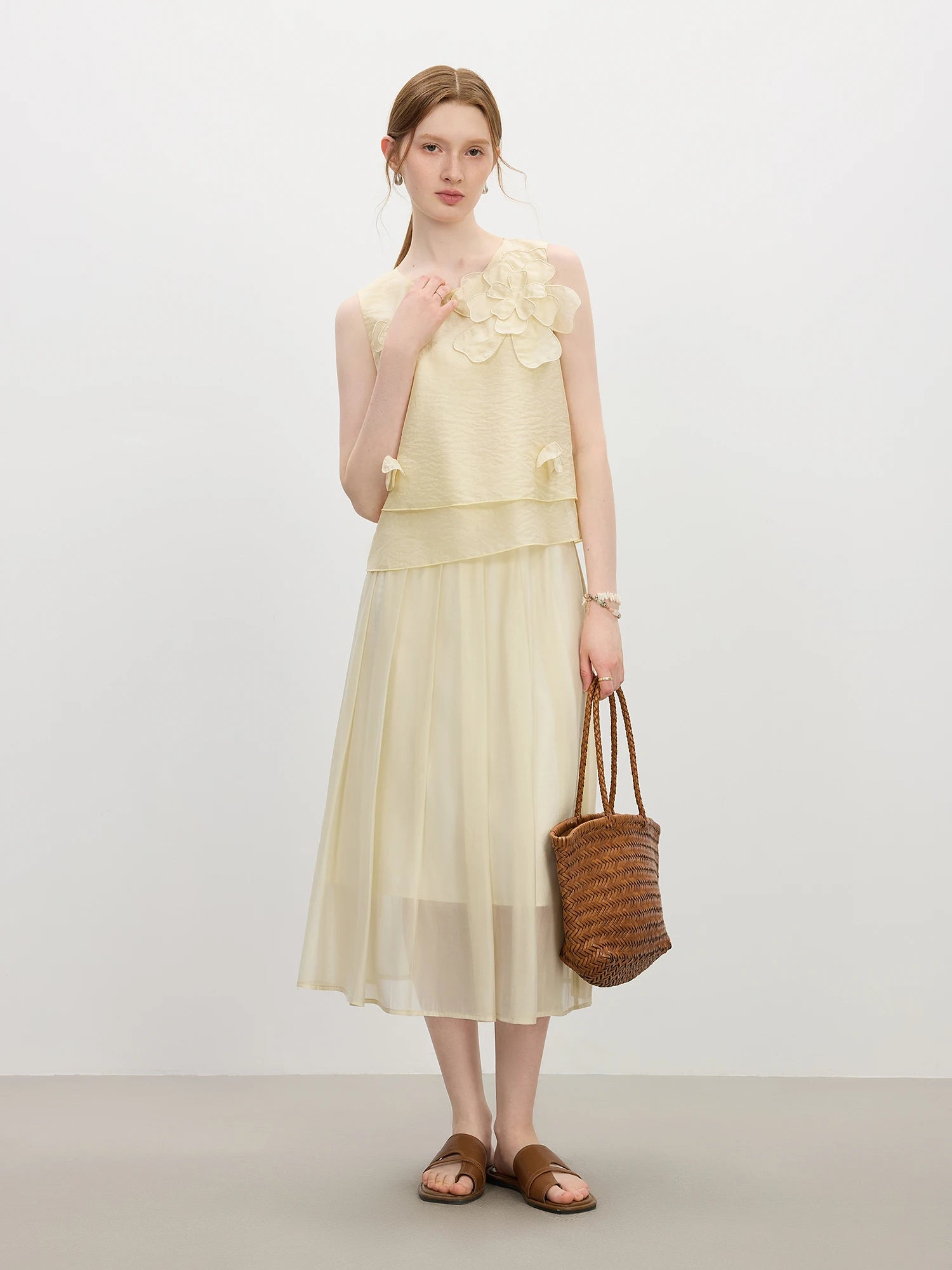FSLE Elegant Design Three-dimensional Flower Sleeveless Top Women's skirt suit summer 2025 new style