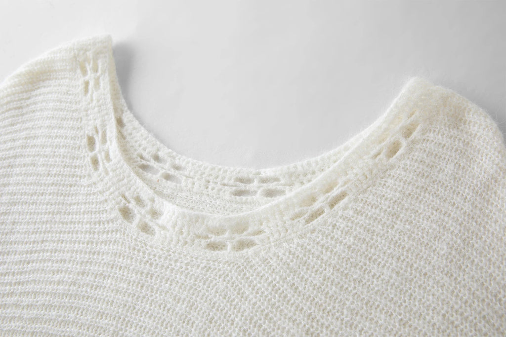 Plus Size Women Cloud Freedom Laid Back Style Cut Out Crochet Round Neckline Knit Sweater Autumn 2025 New Pullovers