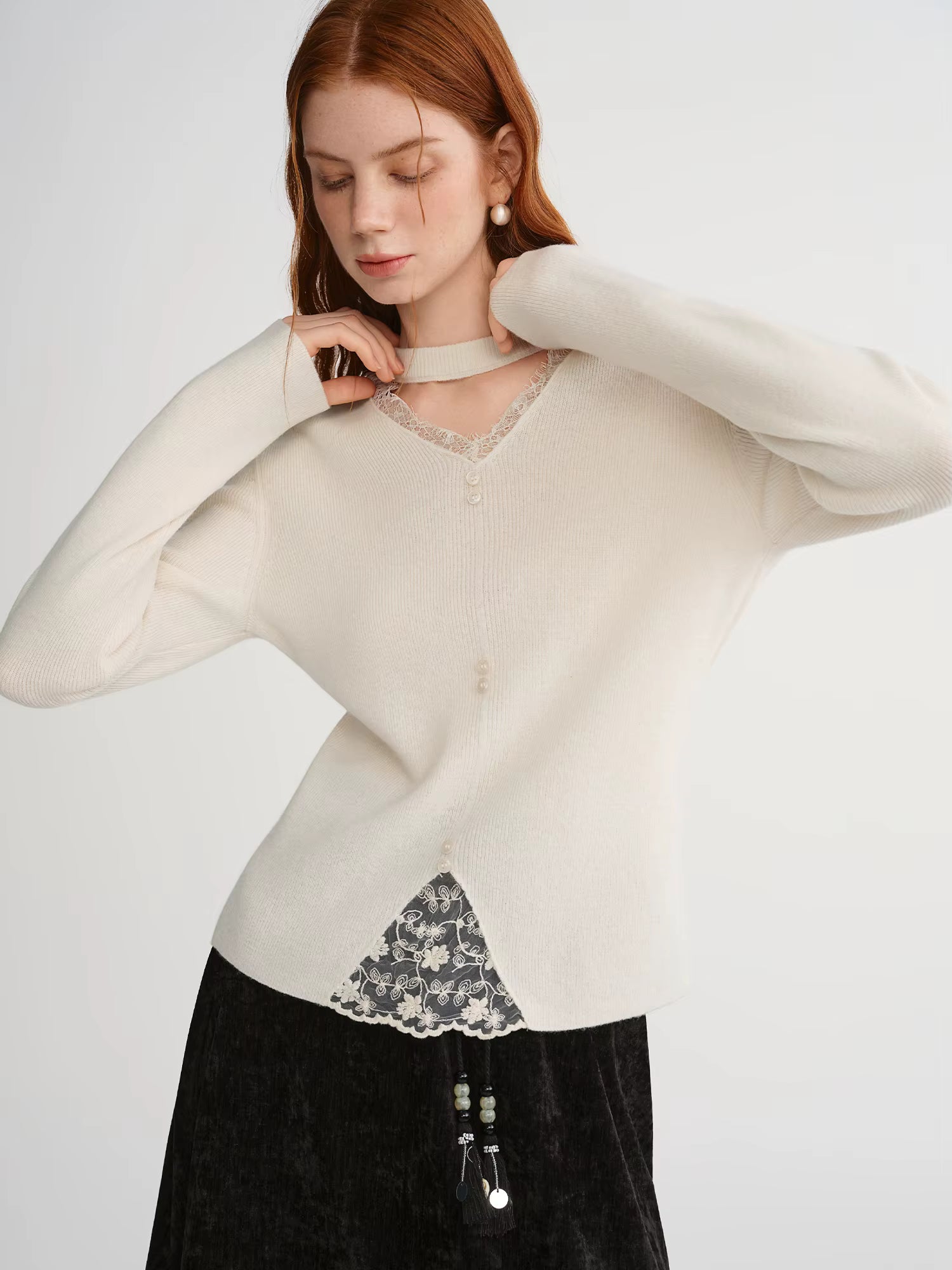 Plus-Size Women Lace-Trimmed Mesh V-Neck Knit Sweater with Wool Blend Winter 2025 New Arrival Heartbeat Signal Collection