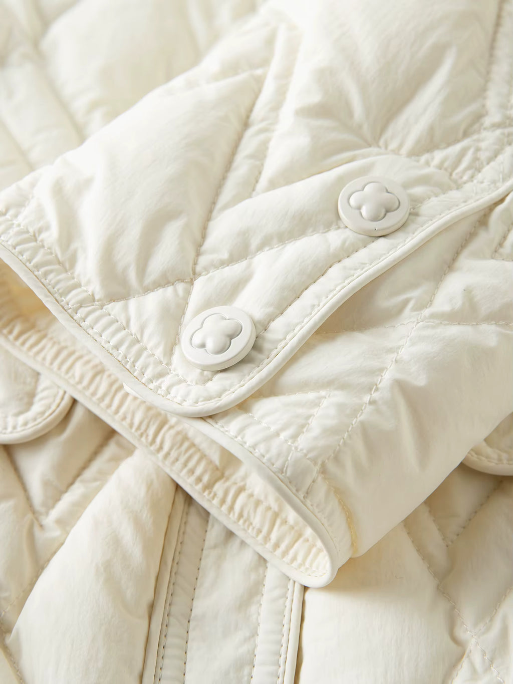 Plus Size Women's Cream Quilted Down Coat with Crochet Lace Collar Winter 2025 Fashion Warm Short Puffer Jacket Outerwear