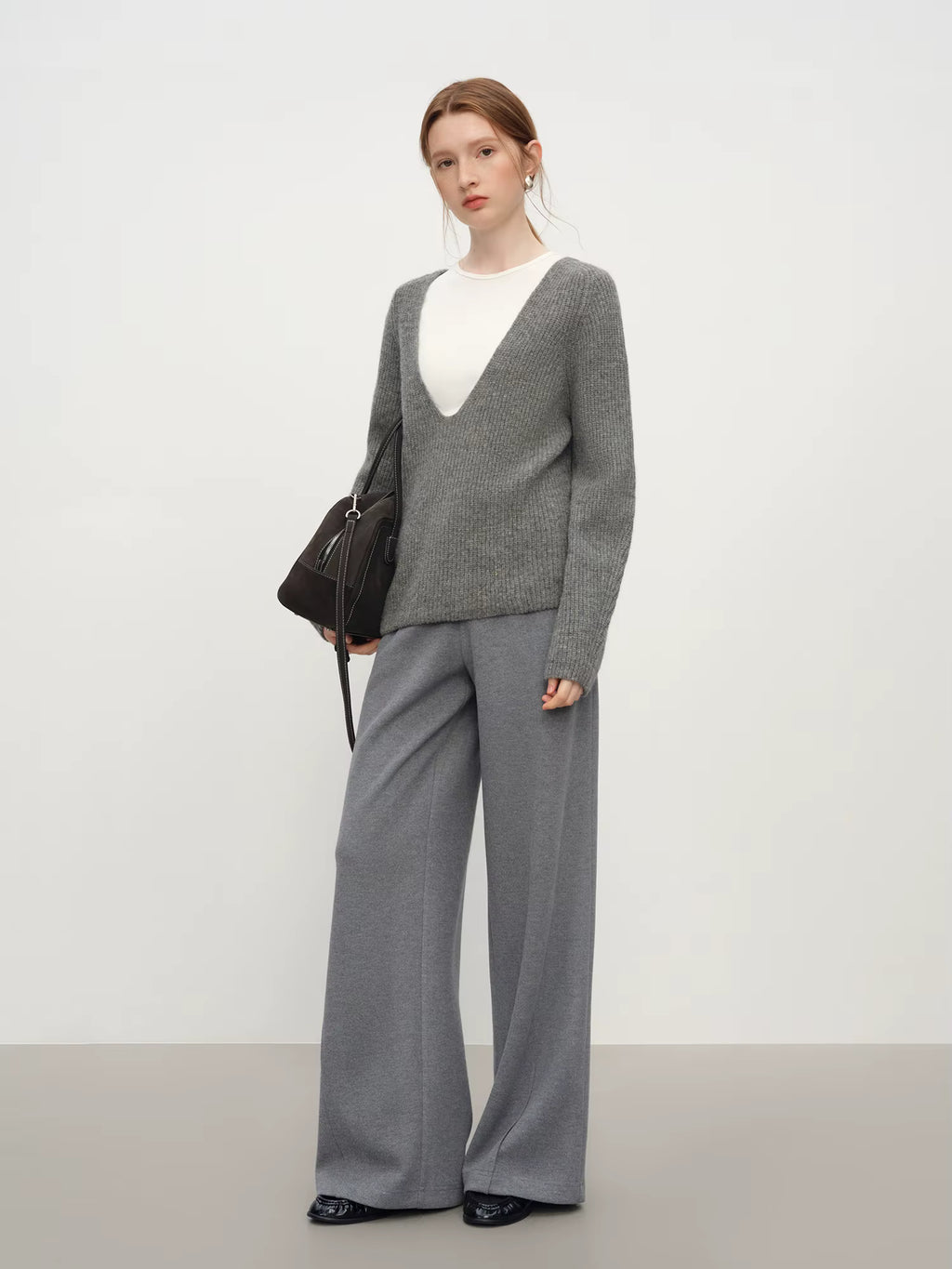 Winter 2025 Women's V-Neck Loose Sweater - Pure Wool Pullover Knit Top with Relaxed Fit for Casual Comfort