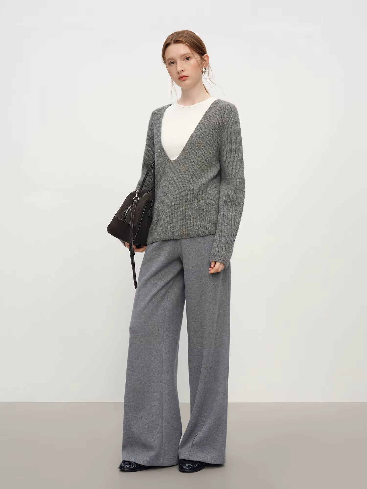 Winter 2025 Women's V-Neck Loose Sweater - Pure Wool Pullover Knit Top with Relaxed Fit for Casual Comfort