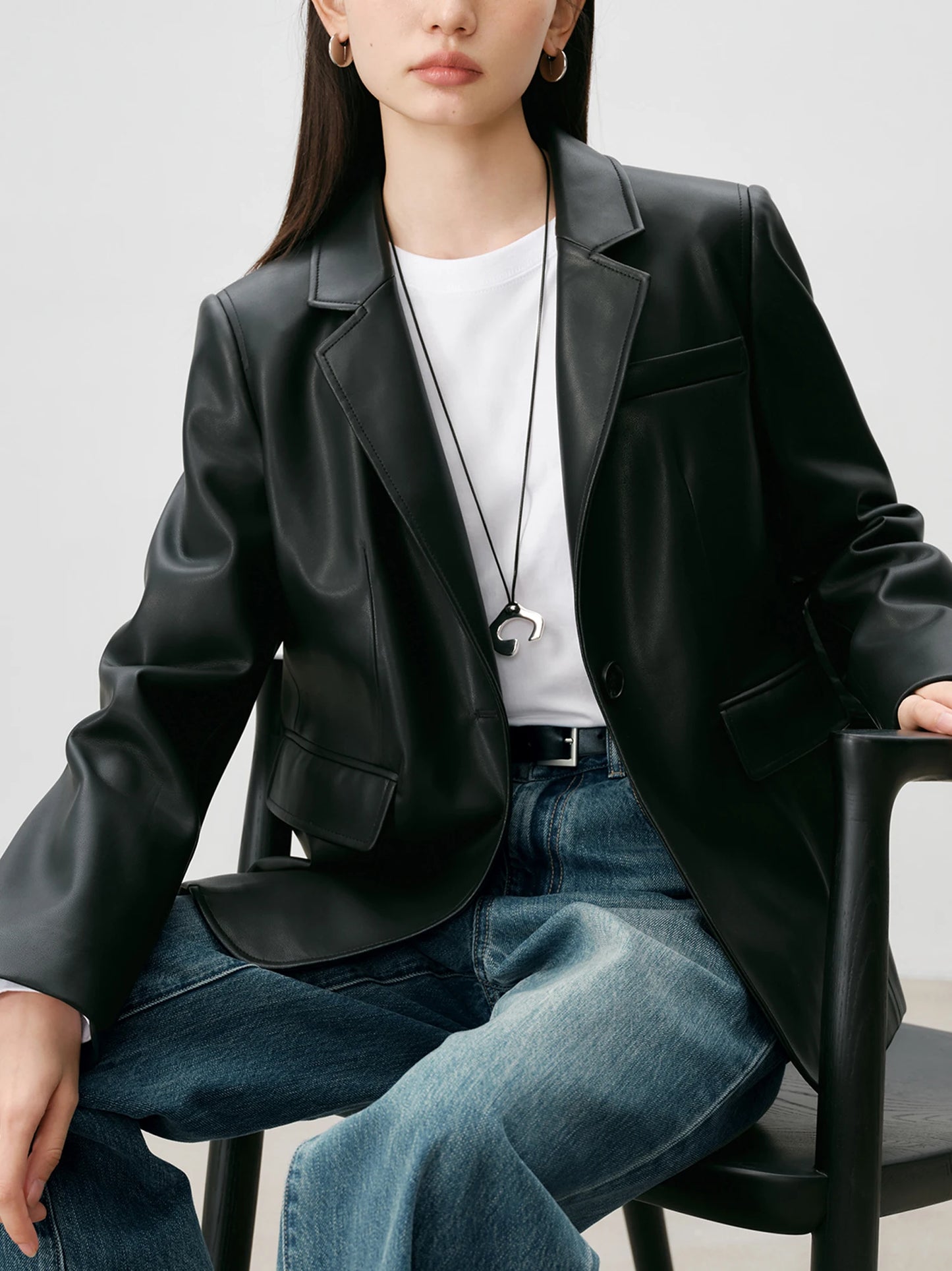 ZIQIAO Petite Size Black Suit Collar PU Leather Jacket Women's 2024 Early Winter New Shoulder Padded High-end Top 24ZQ94157