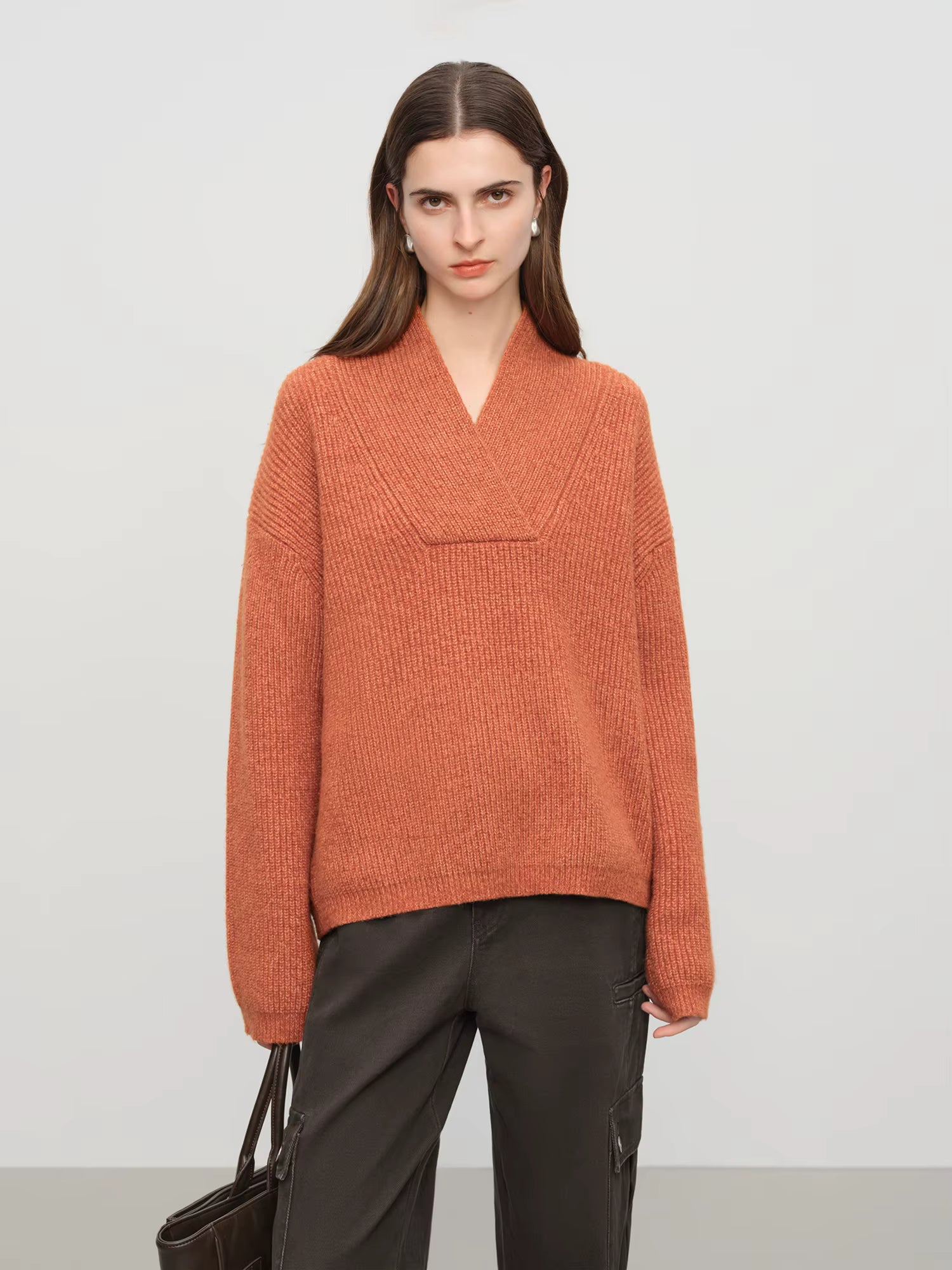 【Premium Series】Winter 2025 Women's V-Neck Yarn Knit Sweater - Design Sense Loose Fit Soft Pullover for Casual Elegance