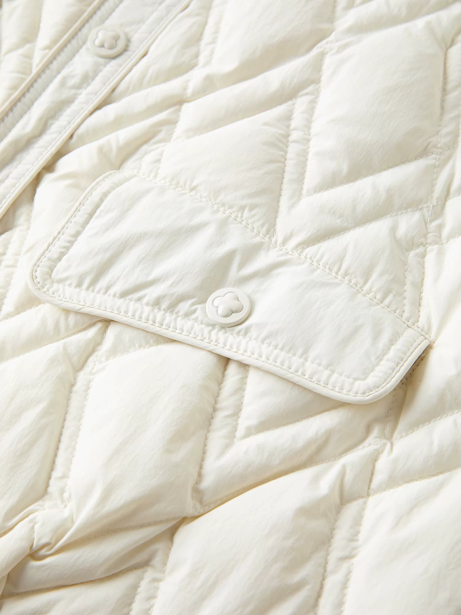 Plus Size Women's Cream Quilted Down Coat with Crochet Lace Collar Winter 2025 Fashion Warm Short Puffer Jacket Outerwear