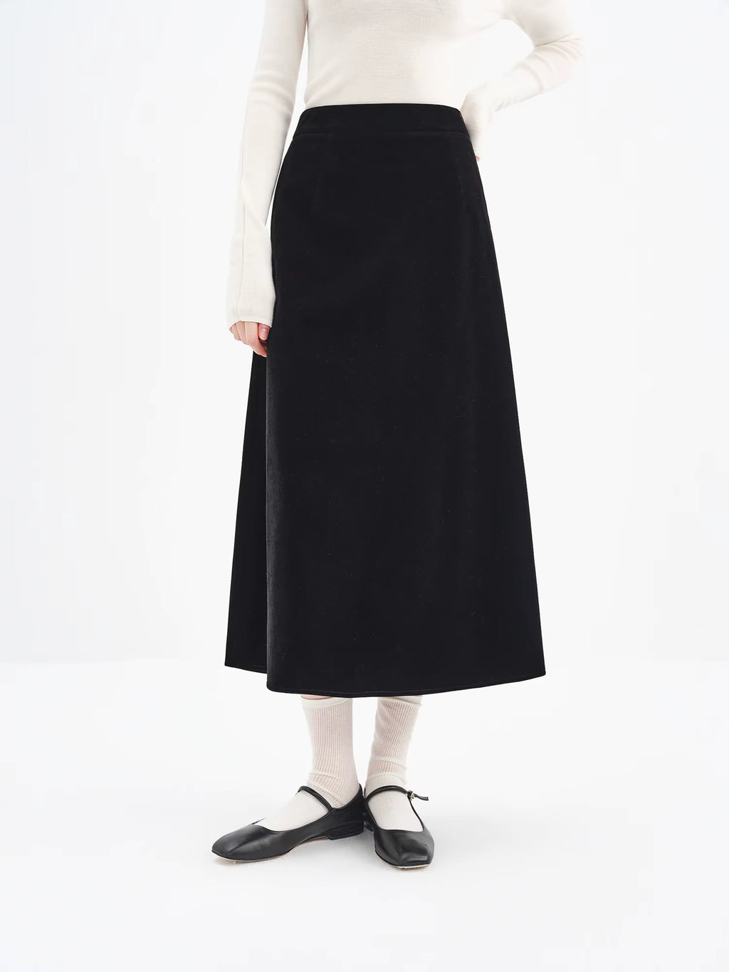 2025 Winter Women's Black Velvet Short Set Beaded Round Neck Top Skirt - Petite Friendly Outfit for Holiday Parties