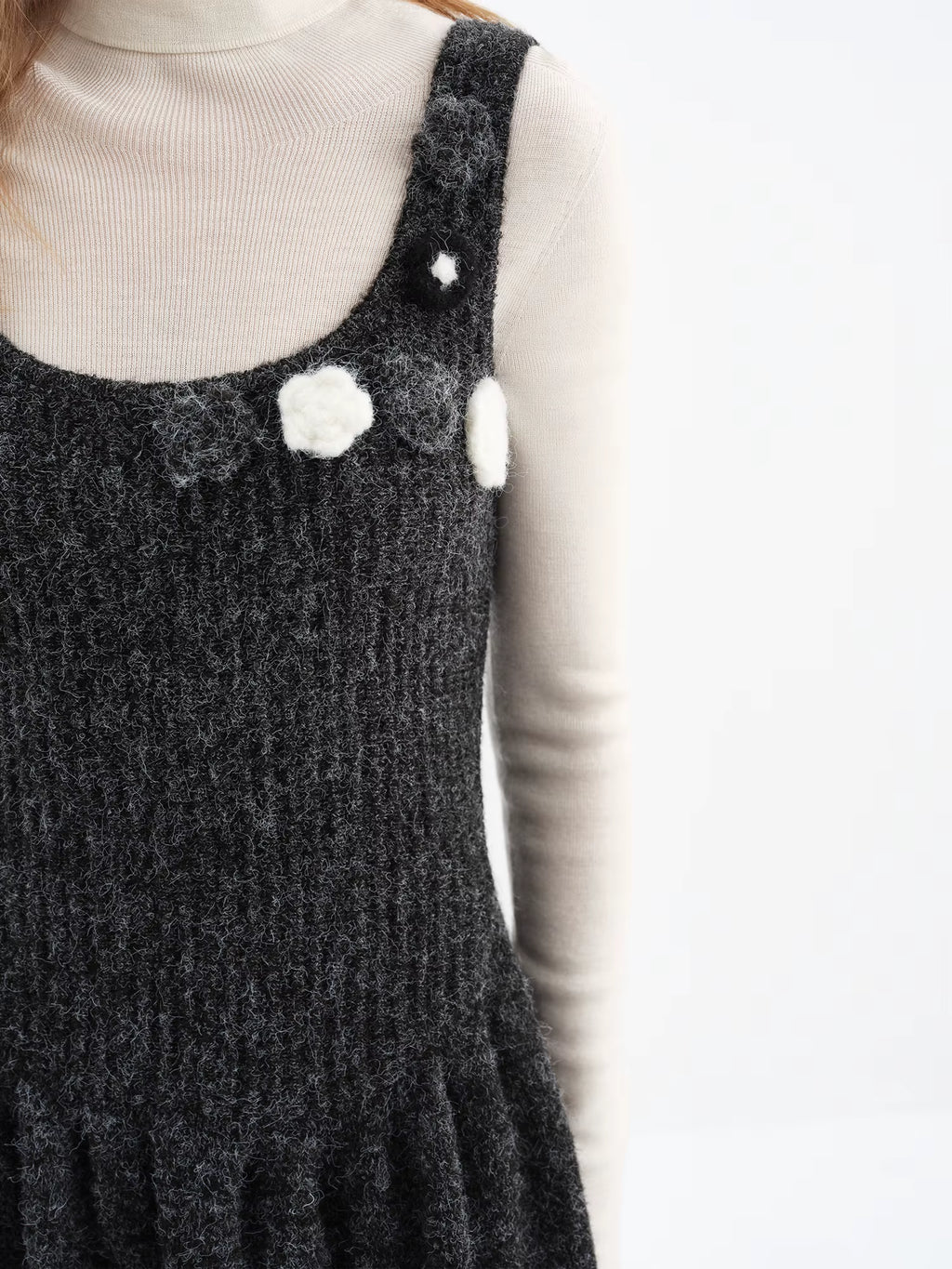 U-neck 3D Floral Knit Suspender Dress Women's Winter 2025 New Style, Waist-cinching Dress Commuting Elegant Ladies