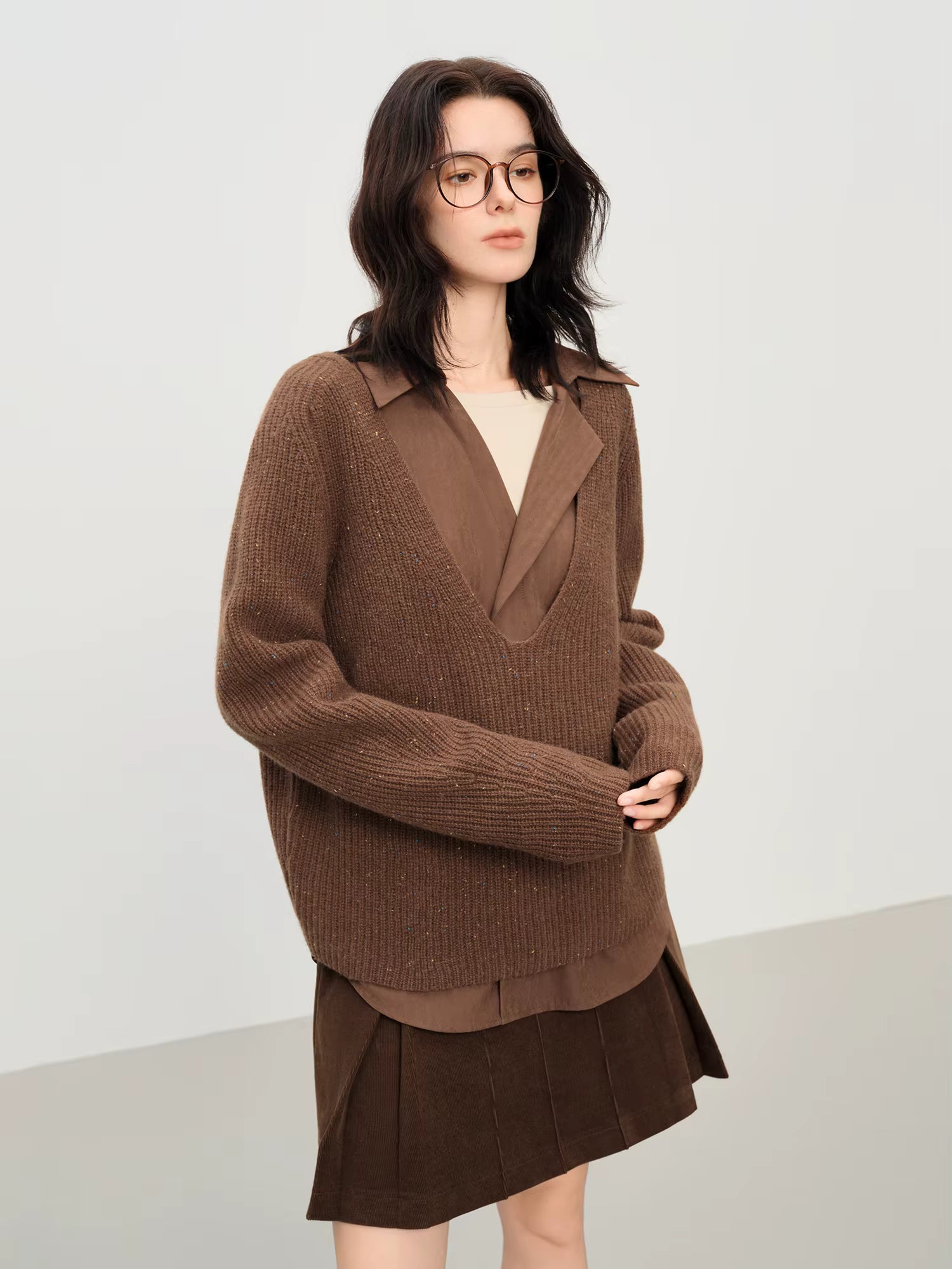 Winter 2025 Women's V-Neck Loose Sweater - Pure Wool Pullover Knit Top with Relaxed Fit for Casual Comfort