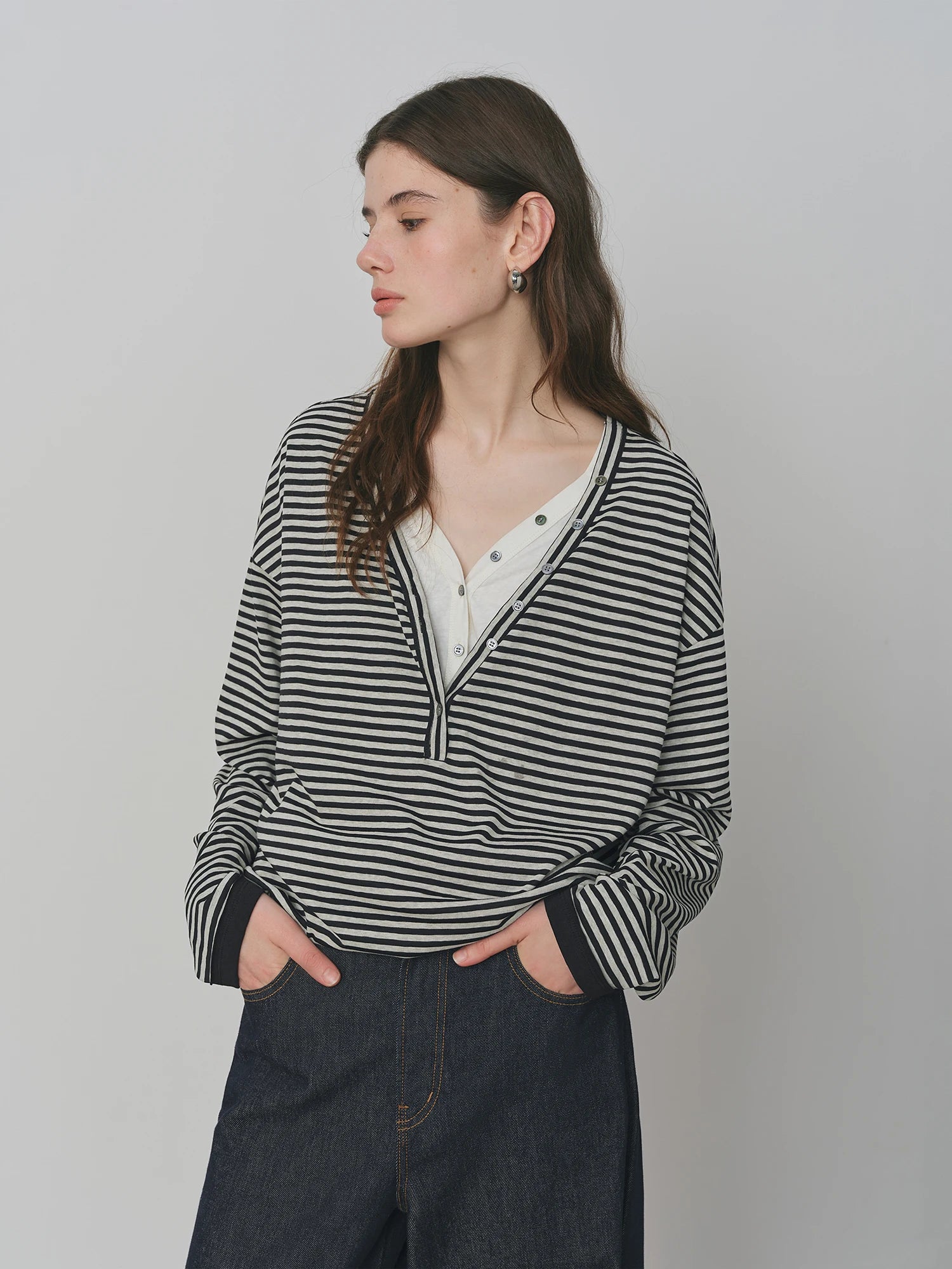 FSLE 2025 New Fake Two-piece Black White Striped V-neck Retro Long-sleeved T-shirt Women's Autumn 2025 New Chic Tops