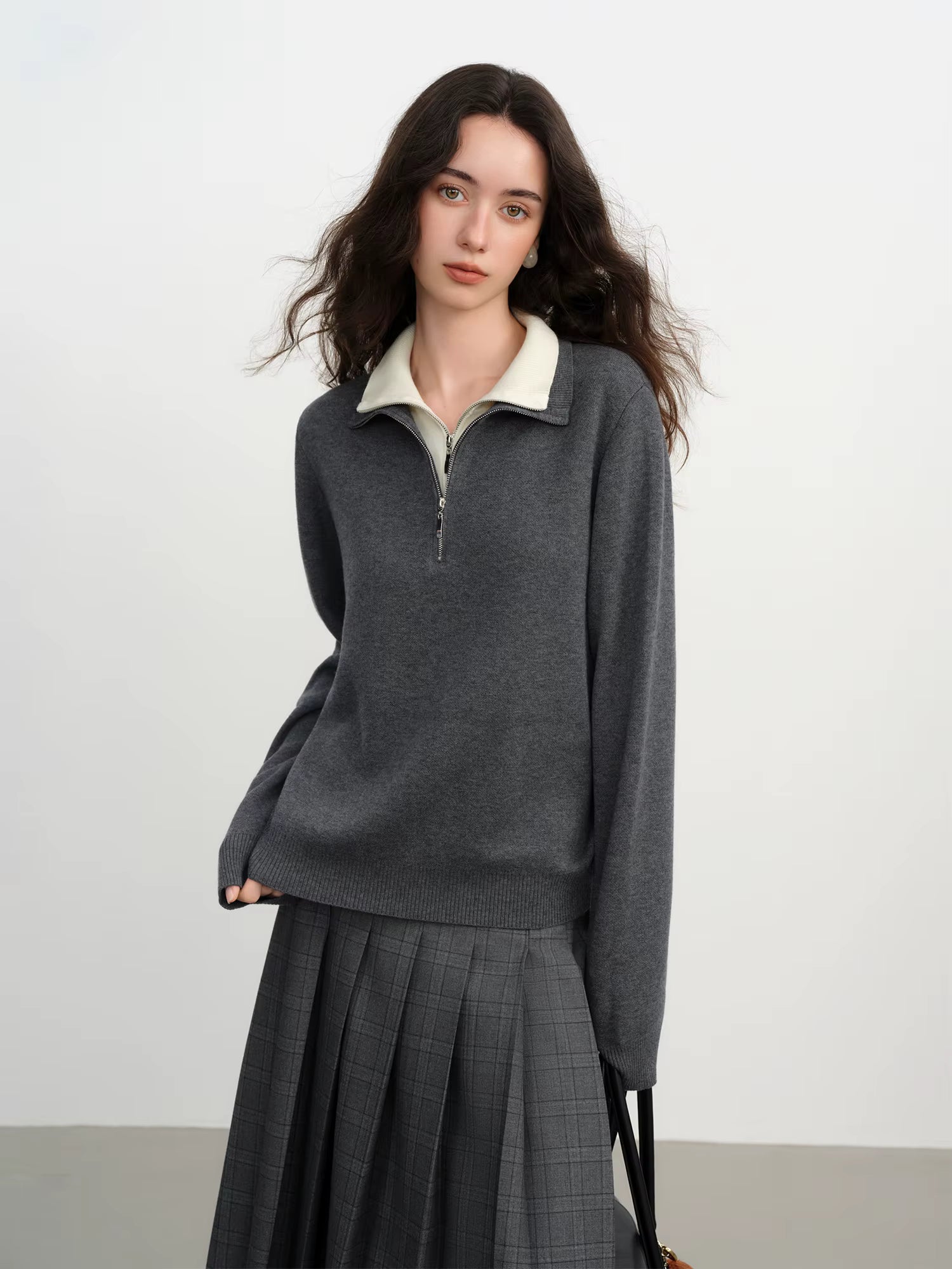 Color-Block Fake Two-Piece Women's Half-High Collar Knitwear 2025 Winter New Arrival, Versatile Color-Block Knit Pullover