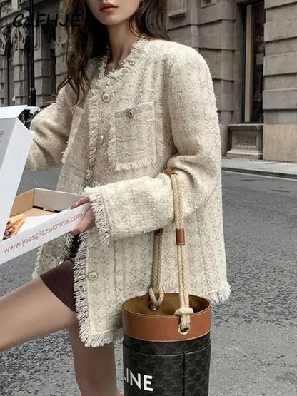 CJFHJE Women's Beige Round Neck Tassel Outerwear Spring Autumn New Korean Fashion Long Sleeve Loose Raw Edge Tweed Women Jacket