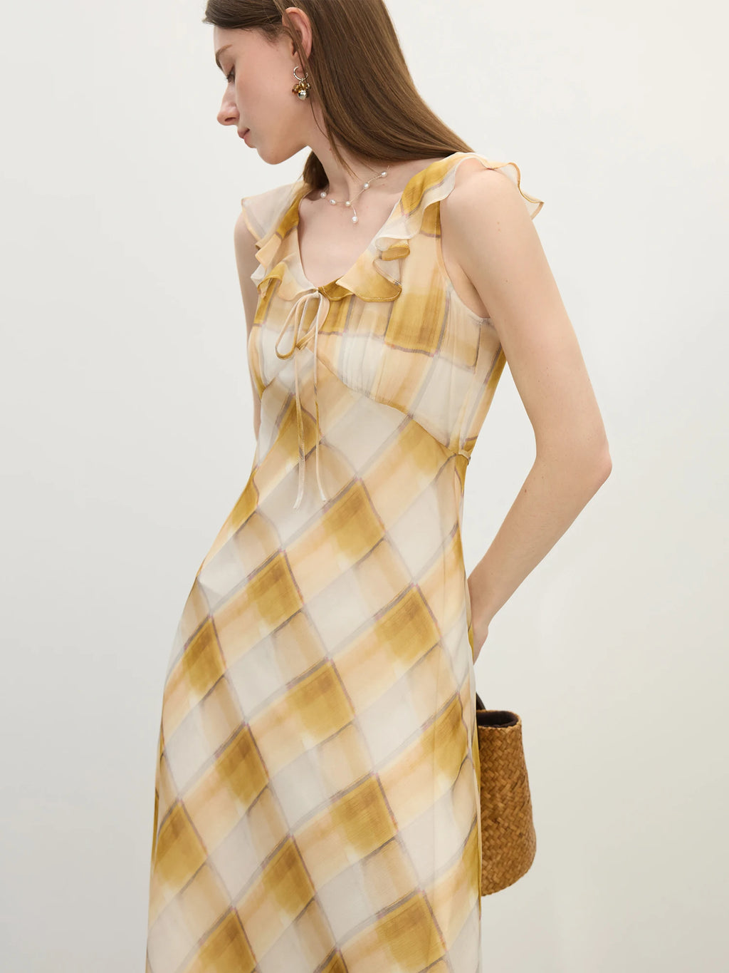 FSLE French Retro Checkered Ruffled Dress for Women 2025 Summer New Arrival U-Neck Slimming Silhouette