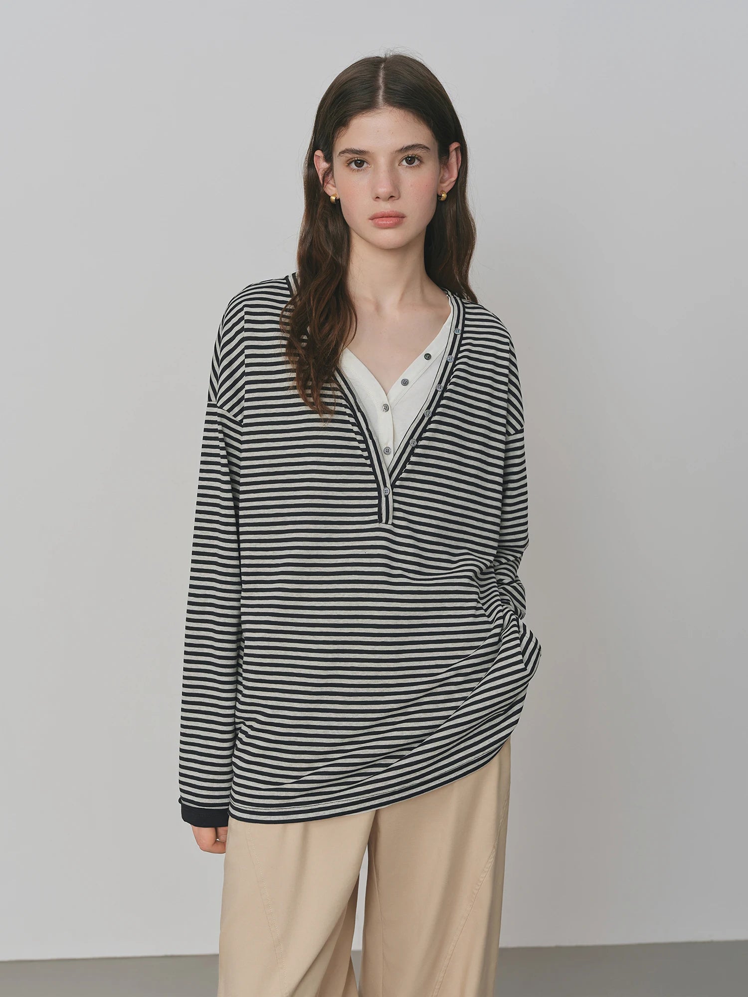 FSLE 2025 New Fake Two-piece Black White Striped V-neck Retro Long-sleeved T-shirt Women's Autumn 2025 New Chic Tops
