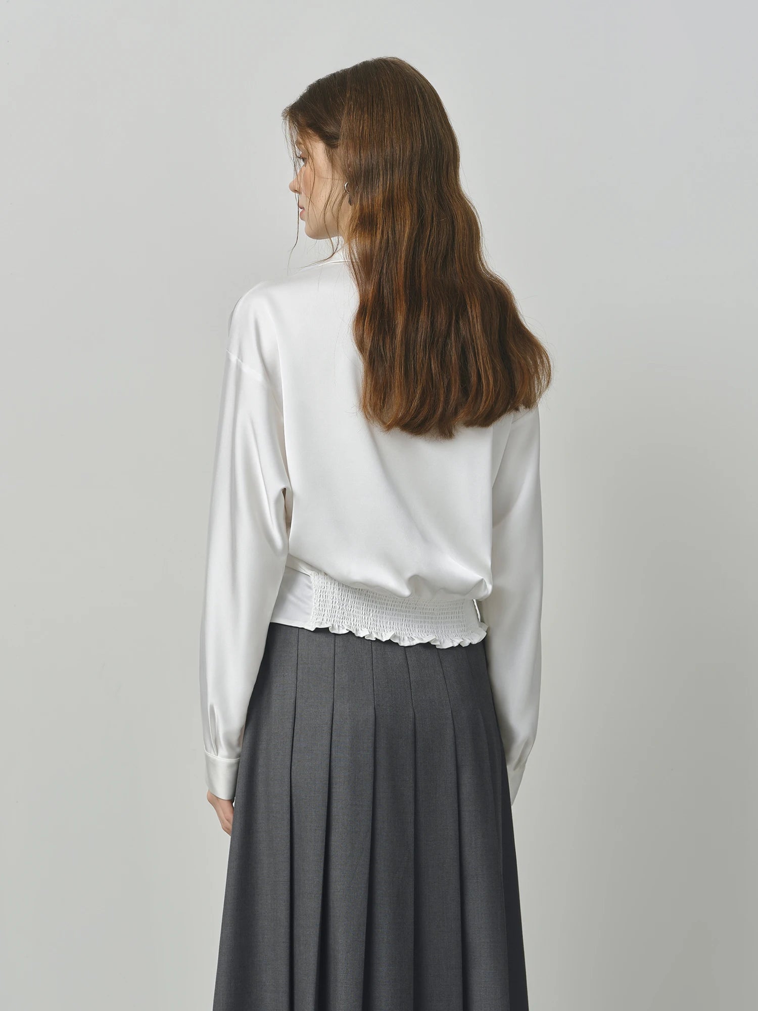 FSLE French Style Minimalism V-neck Long Sleeves Shirt For Women 2025 Autumn New Arrival Slightly Loose Twist Top