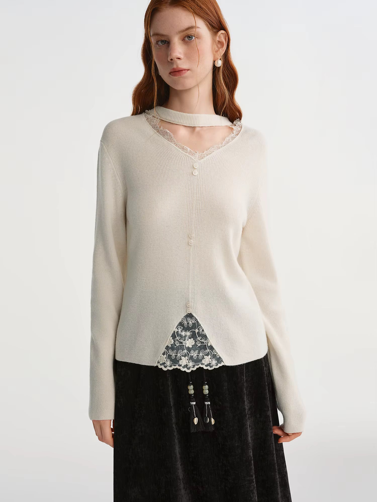 Plus-Size Women Lace-Trimmed Mesh V-Neck Knit Sweater with Wool Blend Winter 2025 New Arrival Heartbeat Signal Collection