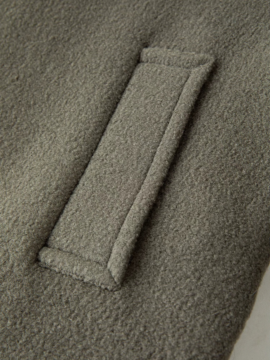 2025 Winter Women's Retro Pea Coat Short Wool Blend Jacket with Large Lapel Horn Buttons - Relaxed Fit Casual Outerwear