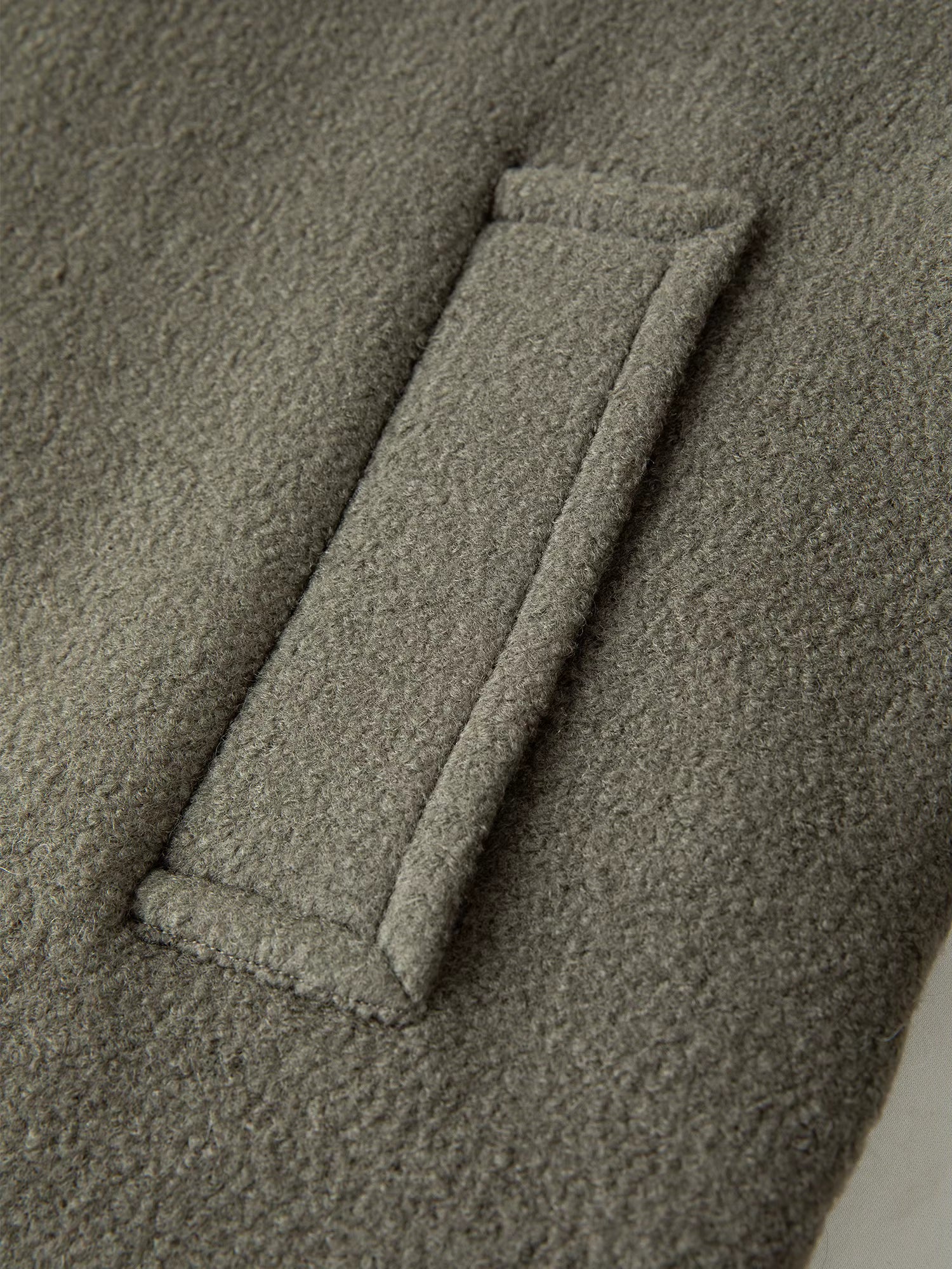 2025 Winter Women's Retro Pea Coat Short Wool Blend Jacket with Large Lapel Horn Buttons - Relaxed Fit Casual Outerwear