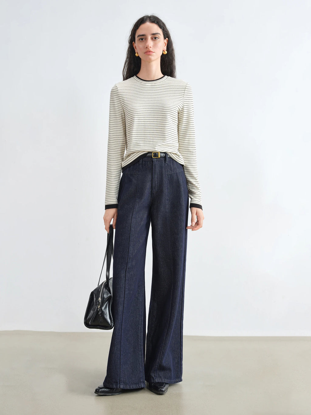 ZIQIAO 2025 New Autumn Petite Retro Contrast Stripe Knit T-Shirt Women's Black White Striped Top Round Neck Slim Fit Casual Tee