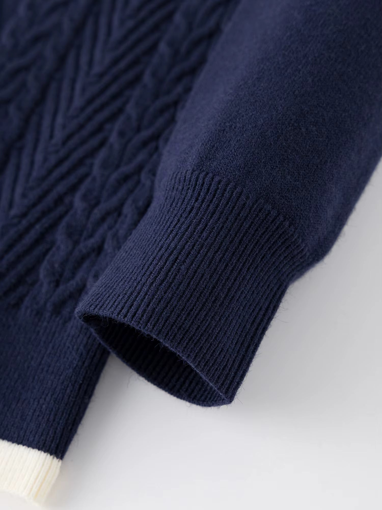 Fake Two-piece Cable-knitted Cardigan V-neck Slim Elastic Soft 2025 Winter New Korean Style Knitted Sweater Trendy