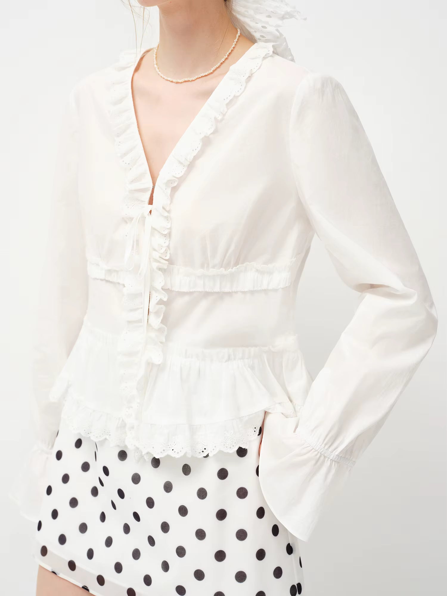 Wood Ear Edge Trim V-Neck Floral Hemline Long-Sleeve Blouse for Women Spring 2026 New Arrival Retro Cotton White Shirts