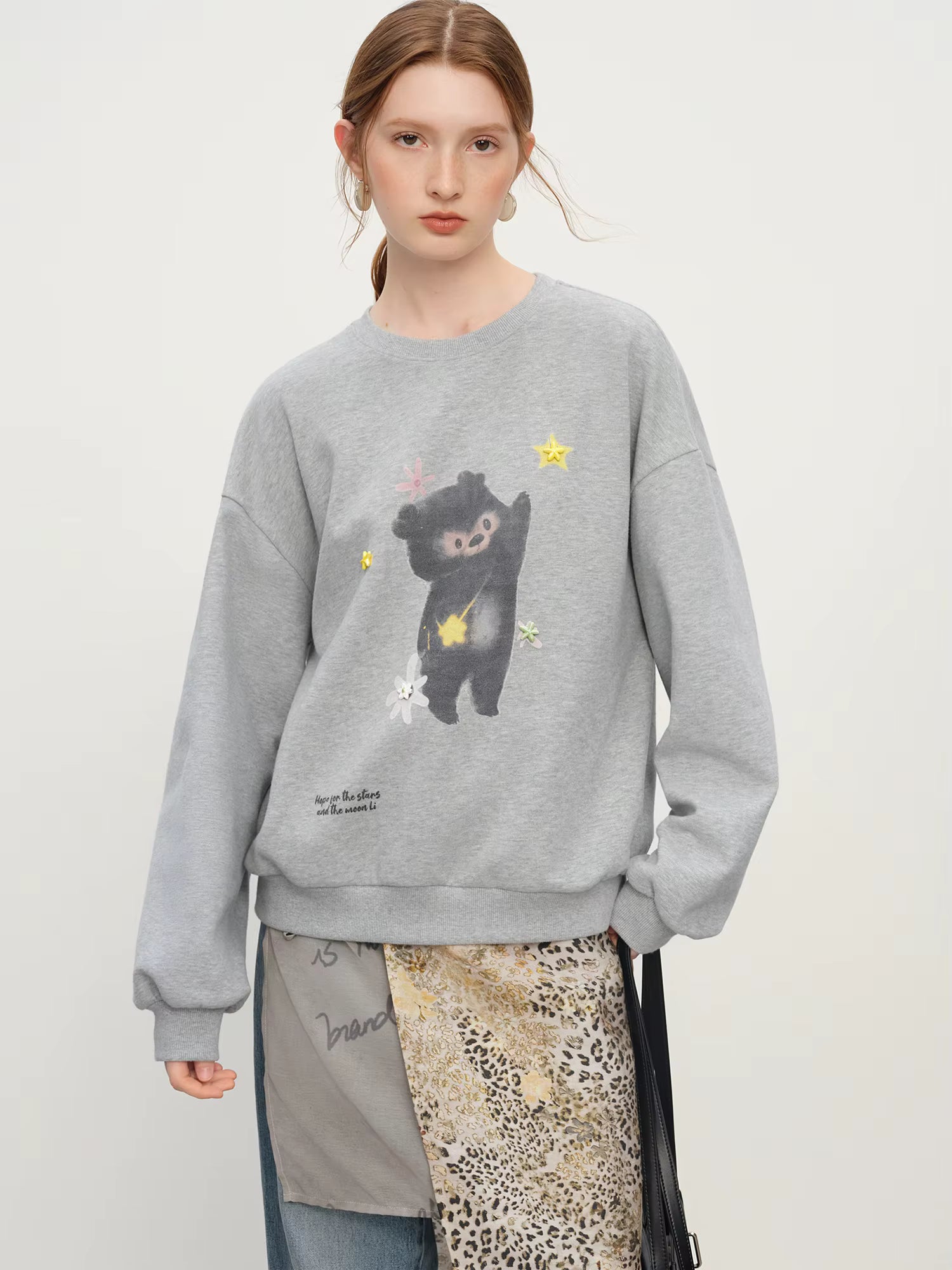 Korean Style Gray Teddy Bear Print Loose Round Neck Hoodie for Women Winter 2025 New Arrival Top Hoodies
