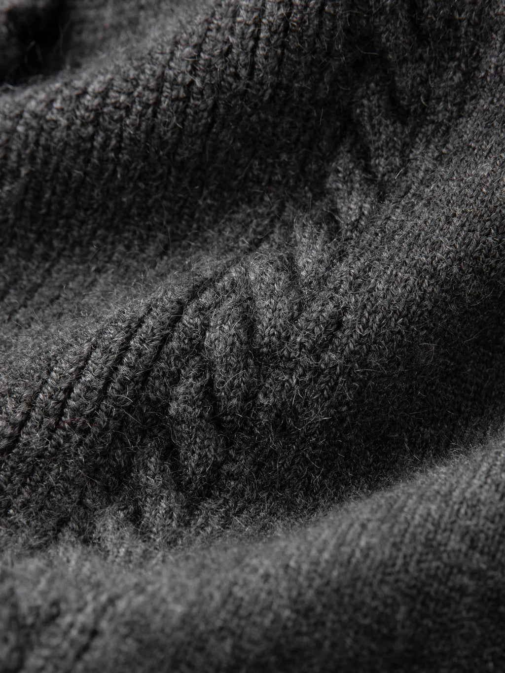 FSLE French Style Wood Ear Hem Heavy Cable Knit Sweater for Women Winter 2025 New Sweater