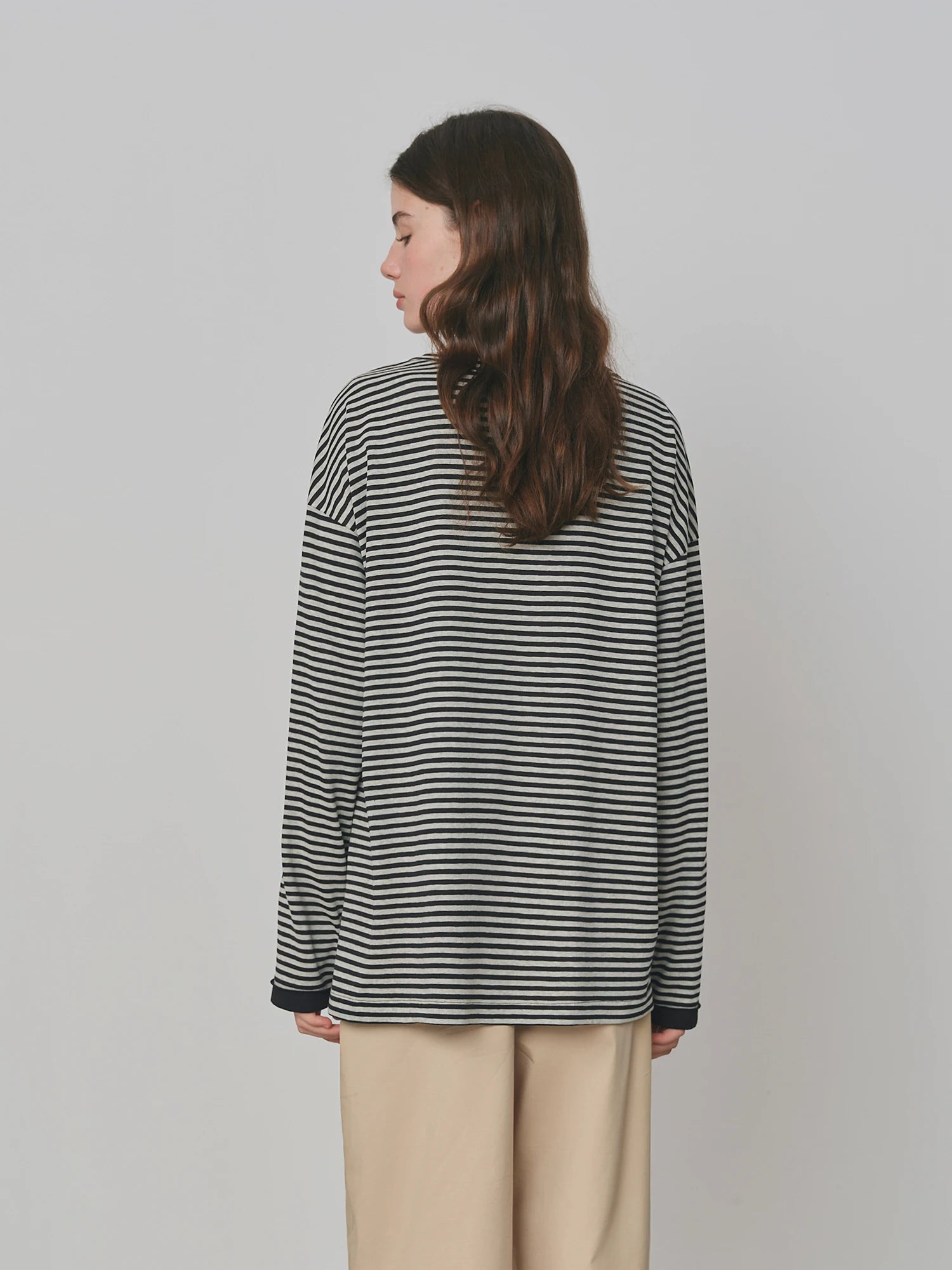 FSLE 2025 New Fake Two-piece Black White Striped V-neck Retro Long-sleeved T-shirt Women's Autumn 2025 New Chic Tops