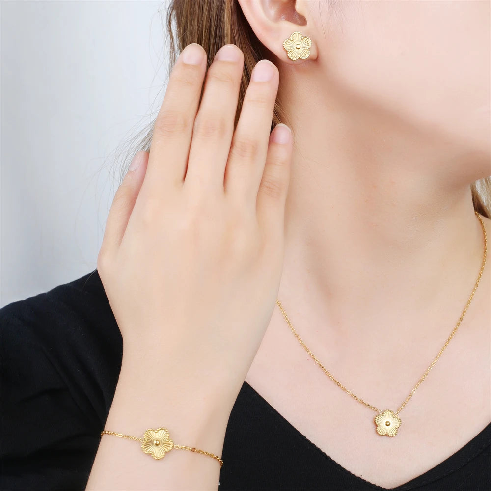 Shining Plum Blossom Plant Five Leaf Plant Single Flower Jewellery Bracelet Necklace Earrings Set Ladies Stainless Steel Clover