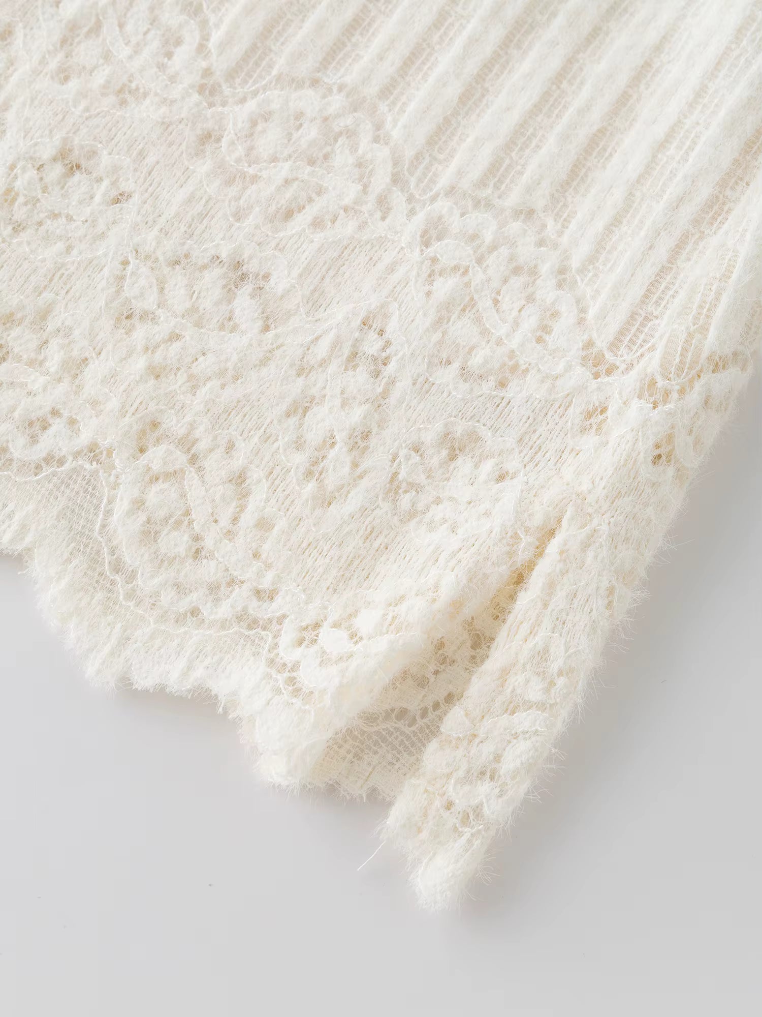 &nbsp;Gentle Bottoming T-shirt Women 2025 Autumn and Winter Wear Pullovers Wear Fairy Lace Top Loose All-match Elegant Ladies