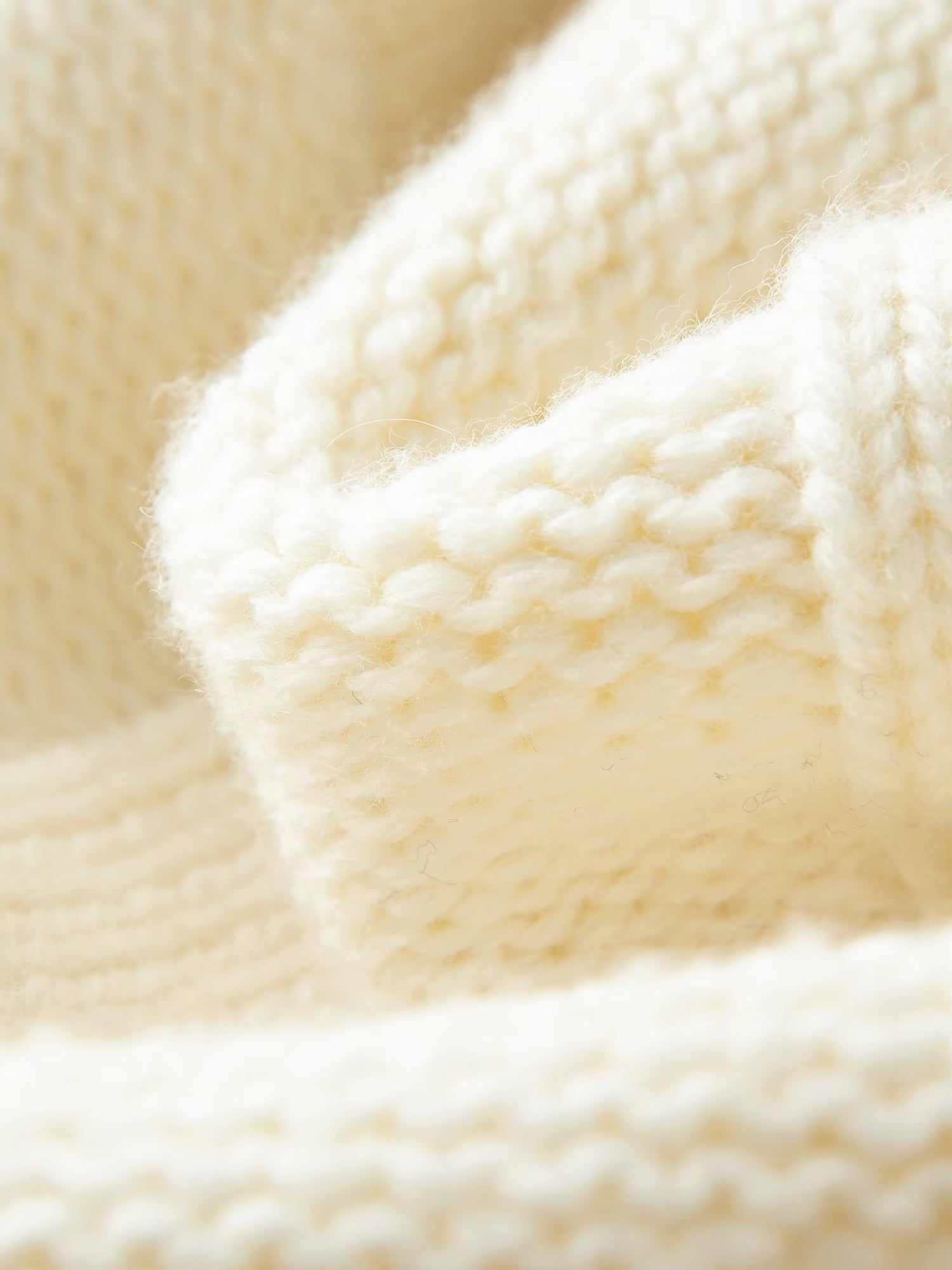 Premium Series】Women's Round Neck Fancy Knit Pullover Sweater - Elegant Commuter Style Winter Knitwear for Office