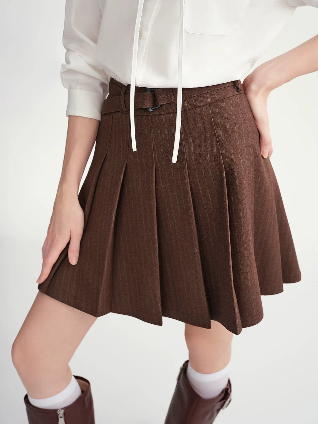 Plus-Size Women's Dark Stripe Pleated Skirt with Fabric Belt Fall-Winter 2025 New Arrival A-Line Mini Skirt Brown Skirts