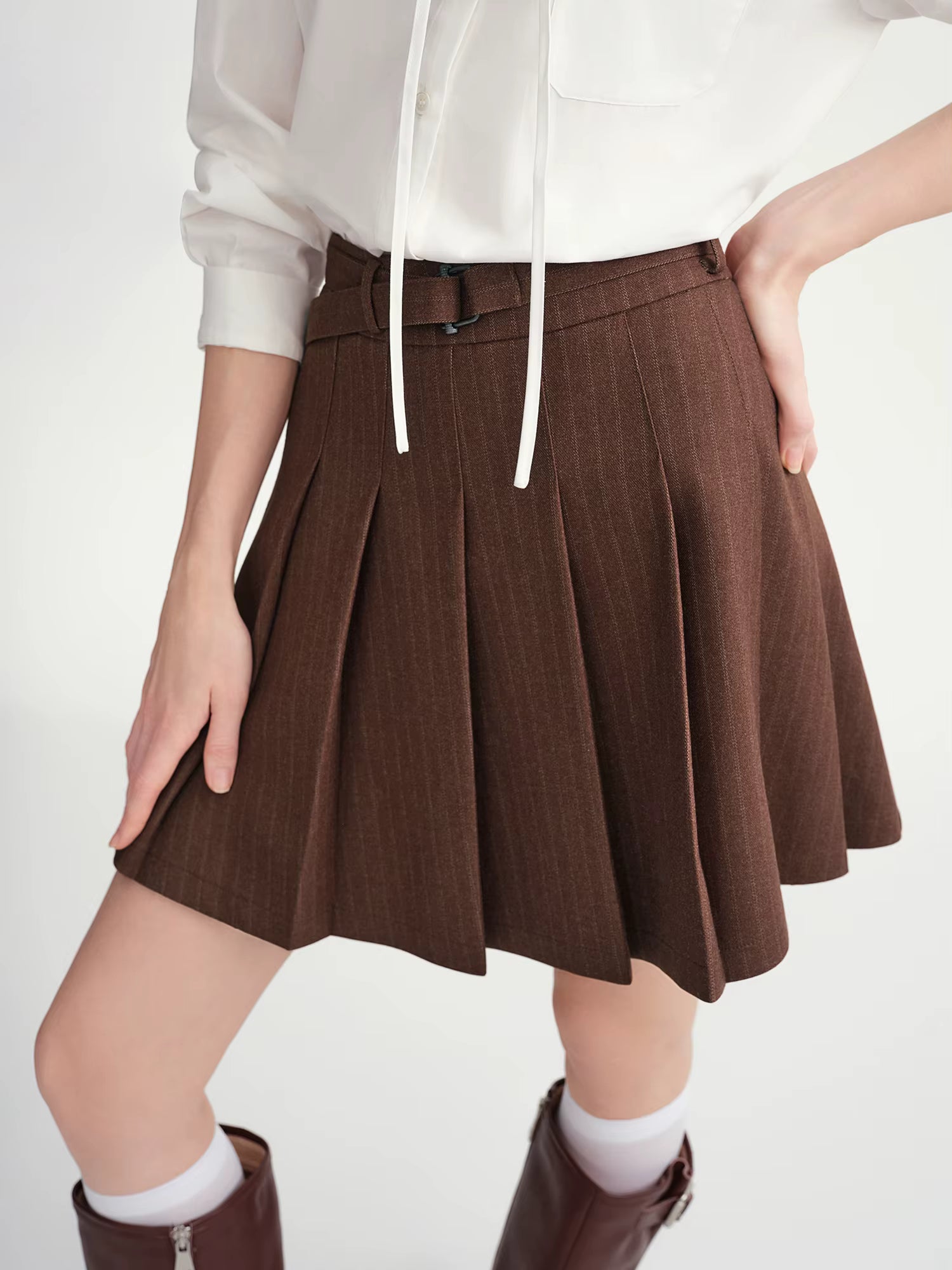 Plus-Size Women's Dark Stripe Pleated Skirt with Fabric Belt Fall-Winter 2025 New Arrival A-Line Mini Skirt Brown Skirts