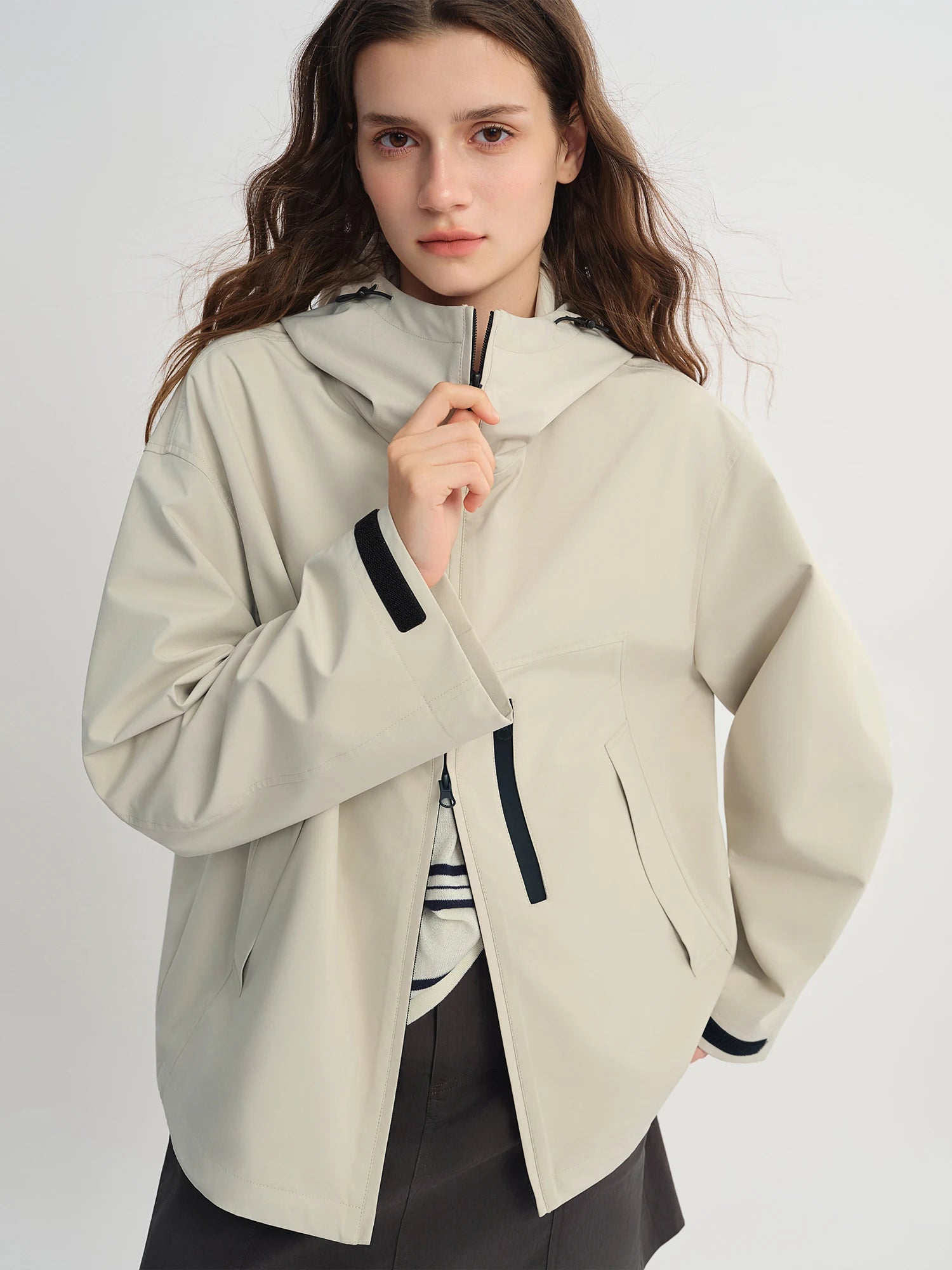 Plus Size Women Outdoor Roaming Triple Protection Windproof Short Jacket Stand-Up Collar Hood Autumn 2025 New Arrival