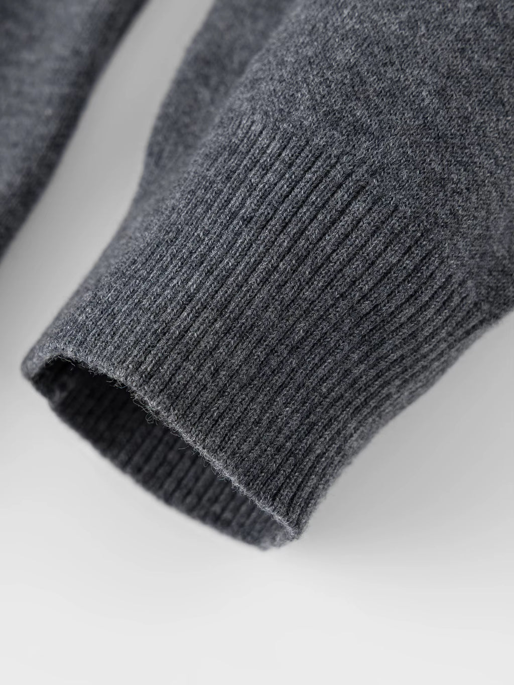 Color-Block Fake Two-Piece Women's Half-High Collar Knitwear 2025 Winter New Arrival, Versatile Color-Block Knit Pullover
