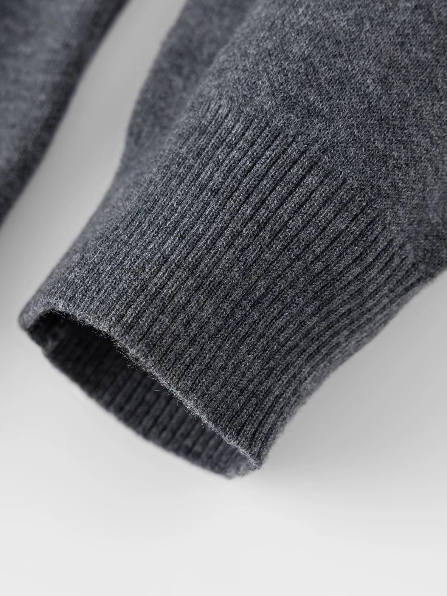 Color-Block Fake Two-Piece Women's Half-High Collar Knitwear 2025 Winter New Arrival, Versatile Color-Block Knit Pullover