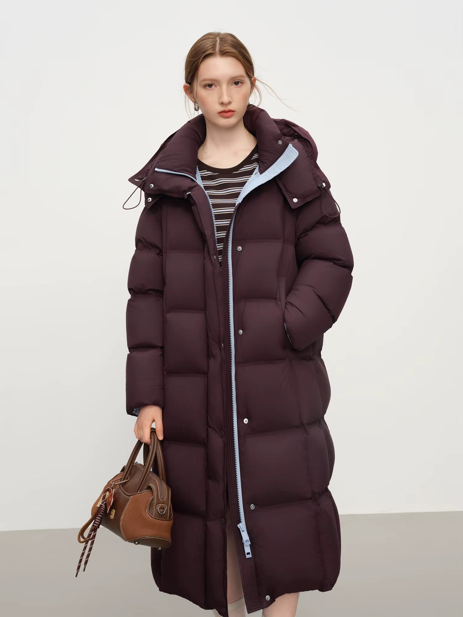 Winter New Women's Long Puffer Down Coat with Hood Two-Tone Color Block Thermal Insulated Jacket Heavy Warm Outerwear
