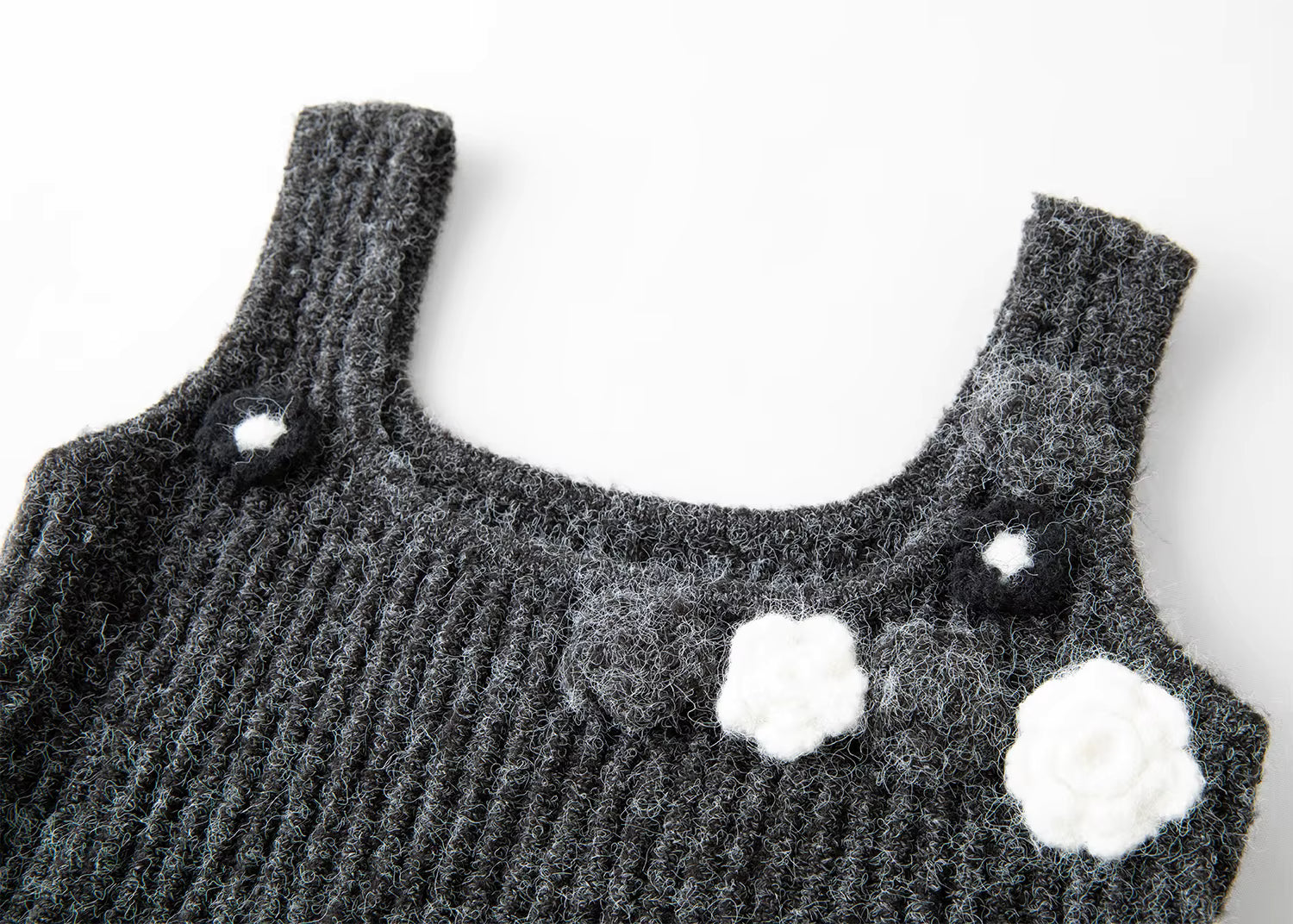 U-neck 3D Floral Knit Suspender Dress Women's Winter 2025 New Style, Waist-cinching Dress Commuting Elegant Ladies