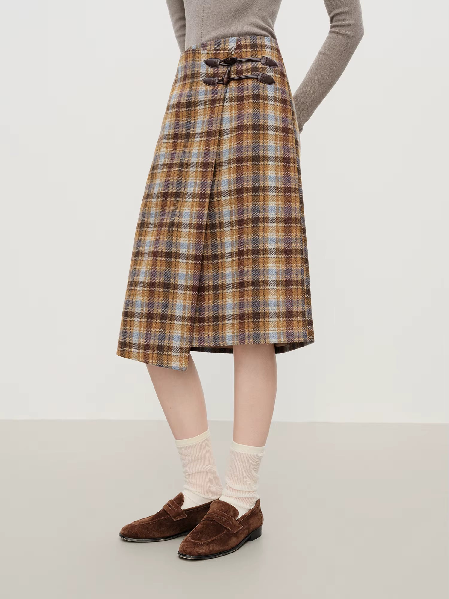 Vintage College-Inspired Asymmetrical Slit Skirt for Women Winter 2025 New Arrival Versatile Slim-Fit Design Plaid Skirts