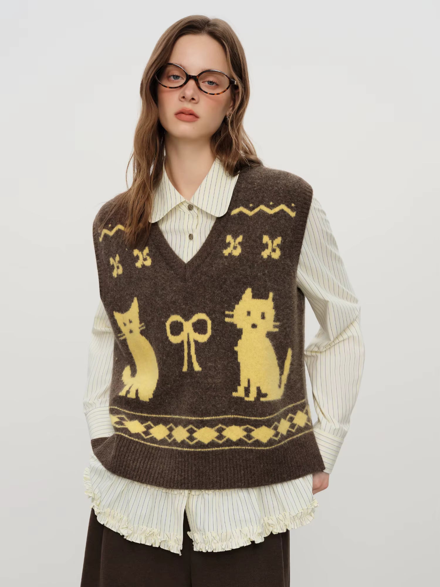 Retro Age-reducing Kitten Jacquard V-neck Knitted Vest Vest for Women Winter 2025 New American Style Vest