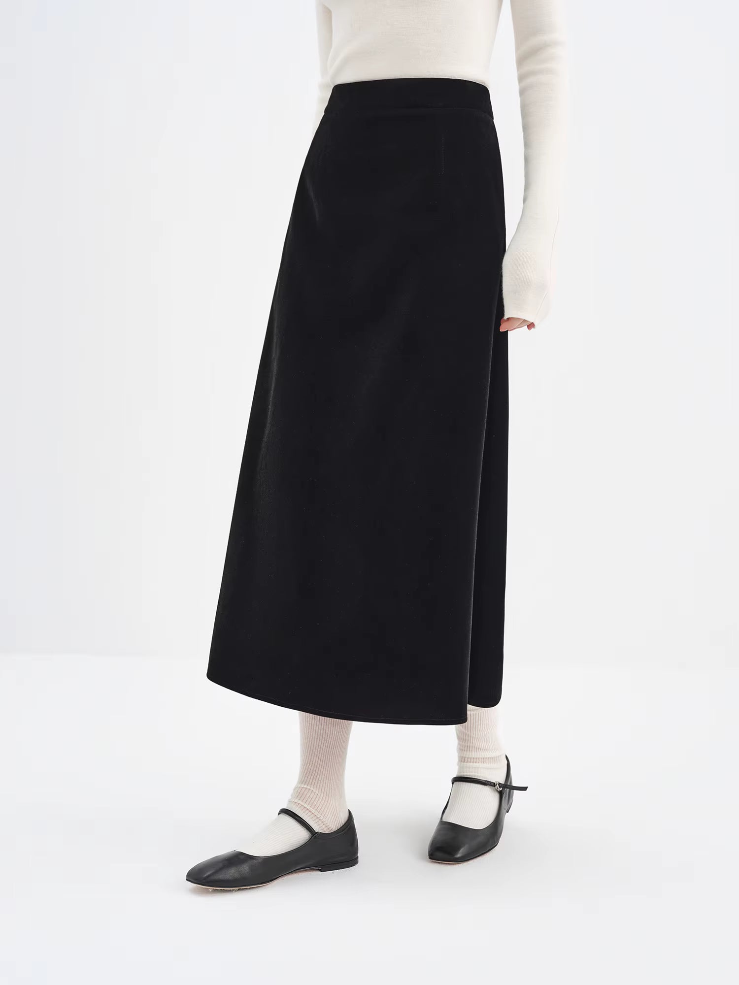 2025 Winter Women's Black Velvet Short Set Beaded Round Neck Top Skirt - Petite Friendly Outfit for Holiday Parties