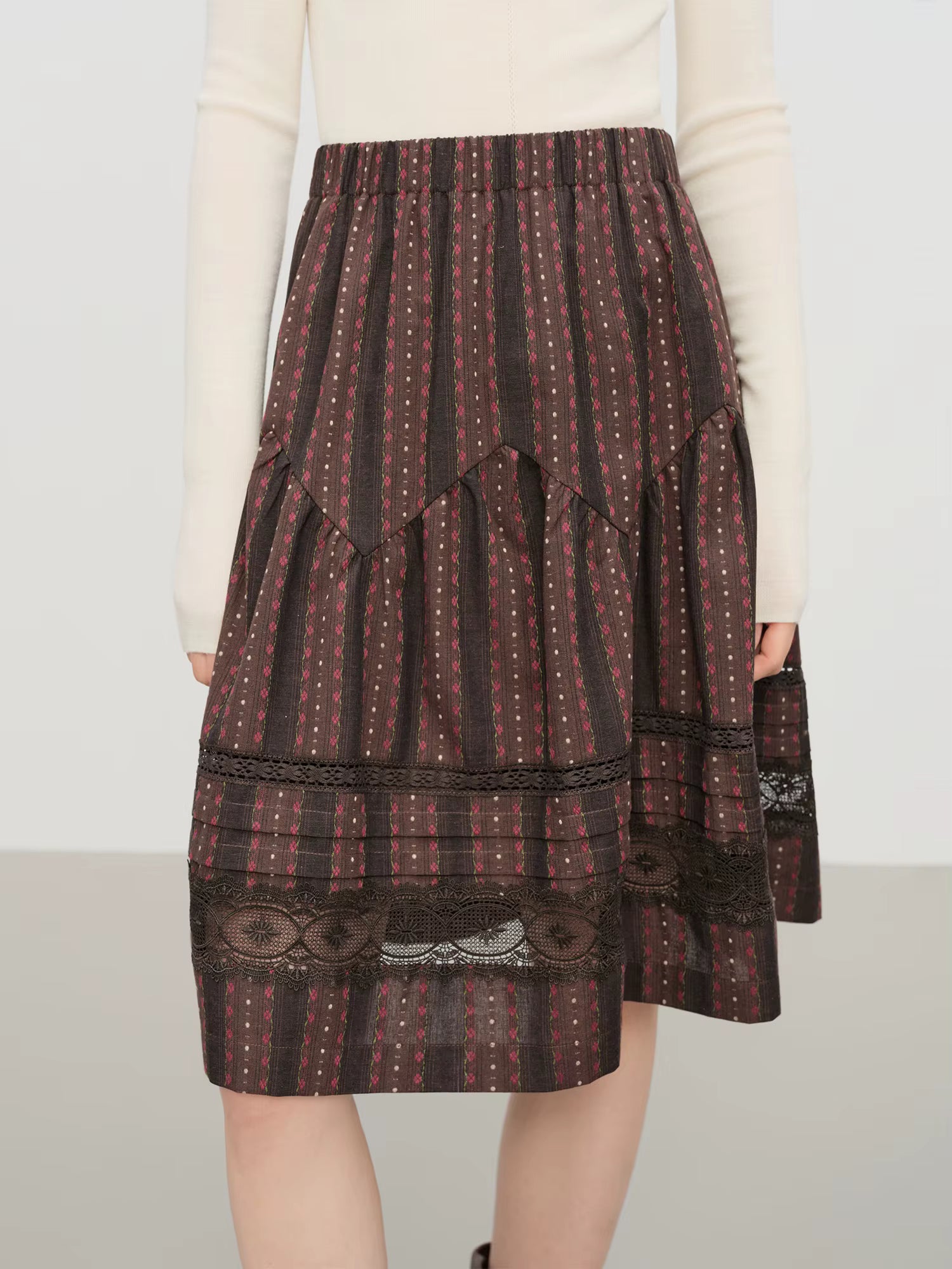 【Premium Series】Winter 2025 Women's Retro Lace Trim Patchwork A-Line Skirt with High Waist Design for Elegant Casual Wear
