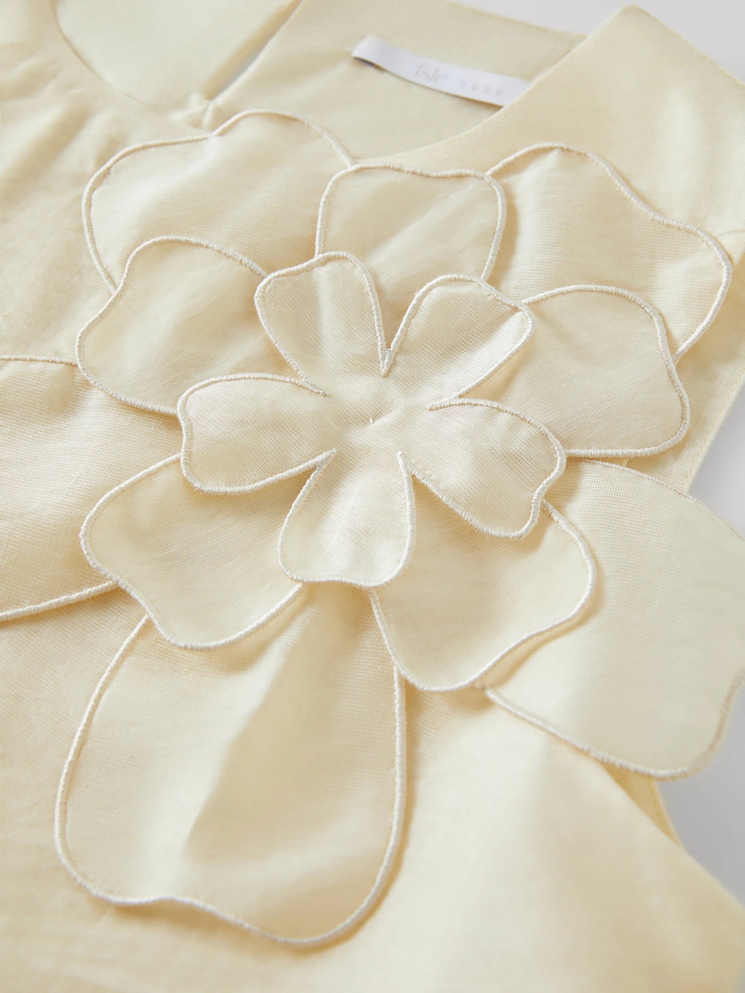 FSLE Elegant Design Three-dimensional Flower Sleeveless Top Women's skirt suit summer 2025 new style