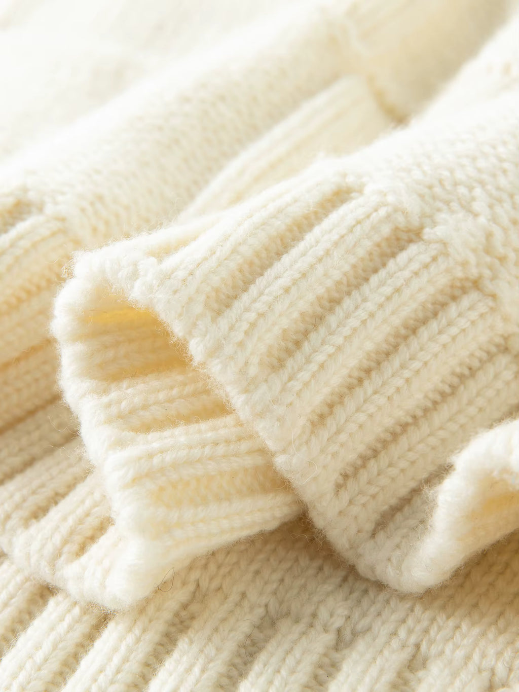 Premium Series】Women's Round Neck Fancy Knit Pullover Sweater - Elegant Commuter Style Winter Knitwear for Office