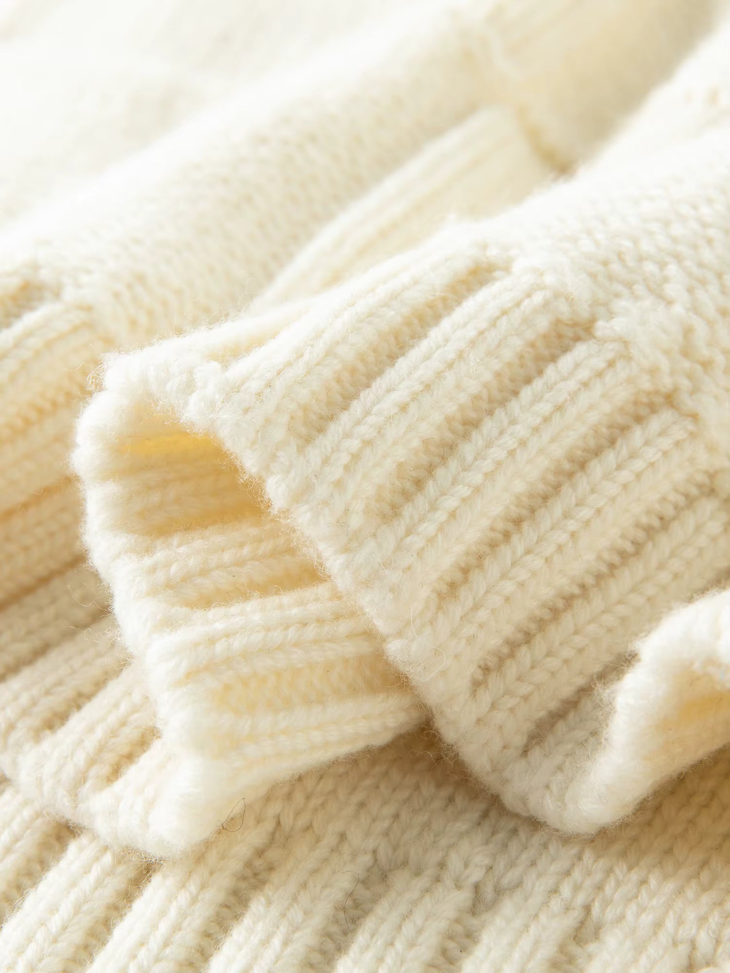 Premium Series】Women's Round Neck Fancy Knit Pullover Sweater - Elegant Commuter Style Winter Knitwear for Office