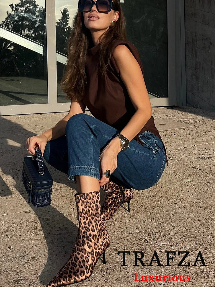 TRAFZA Vintage Chic Women Solid Asymmetric O-Neck Zipper Sleeveless Cross Folds Top Fashion 2024 Streetwear Padded Shoulder Top