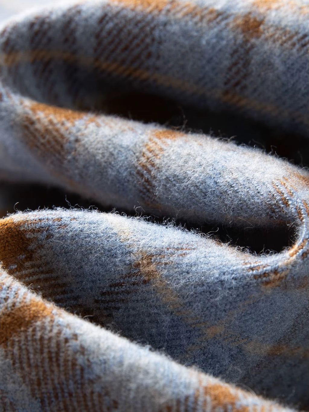 Brushed Plaid Shirt Women's Winter 2025 New Long Sleeve Plaid Retro Embroidery Shirt Classic Leisure Loose Tops