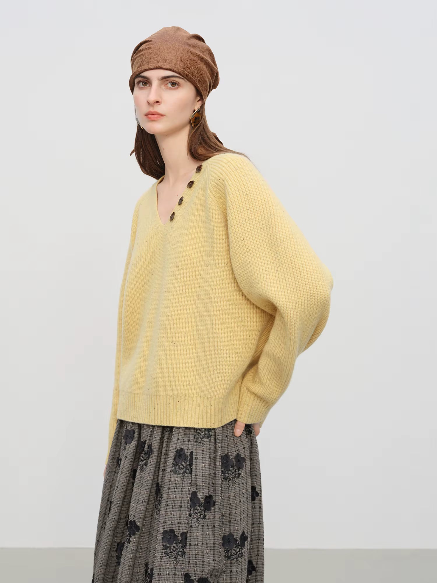 【Premium Series】Winter 2025 Women's Scarf Inspired V-Neck Knit Sweater - Relaxed Fit Comfort Pullover with Soft Touch